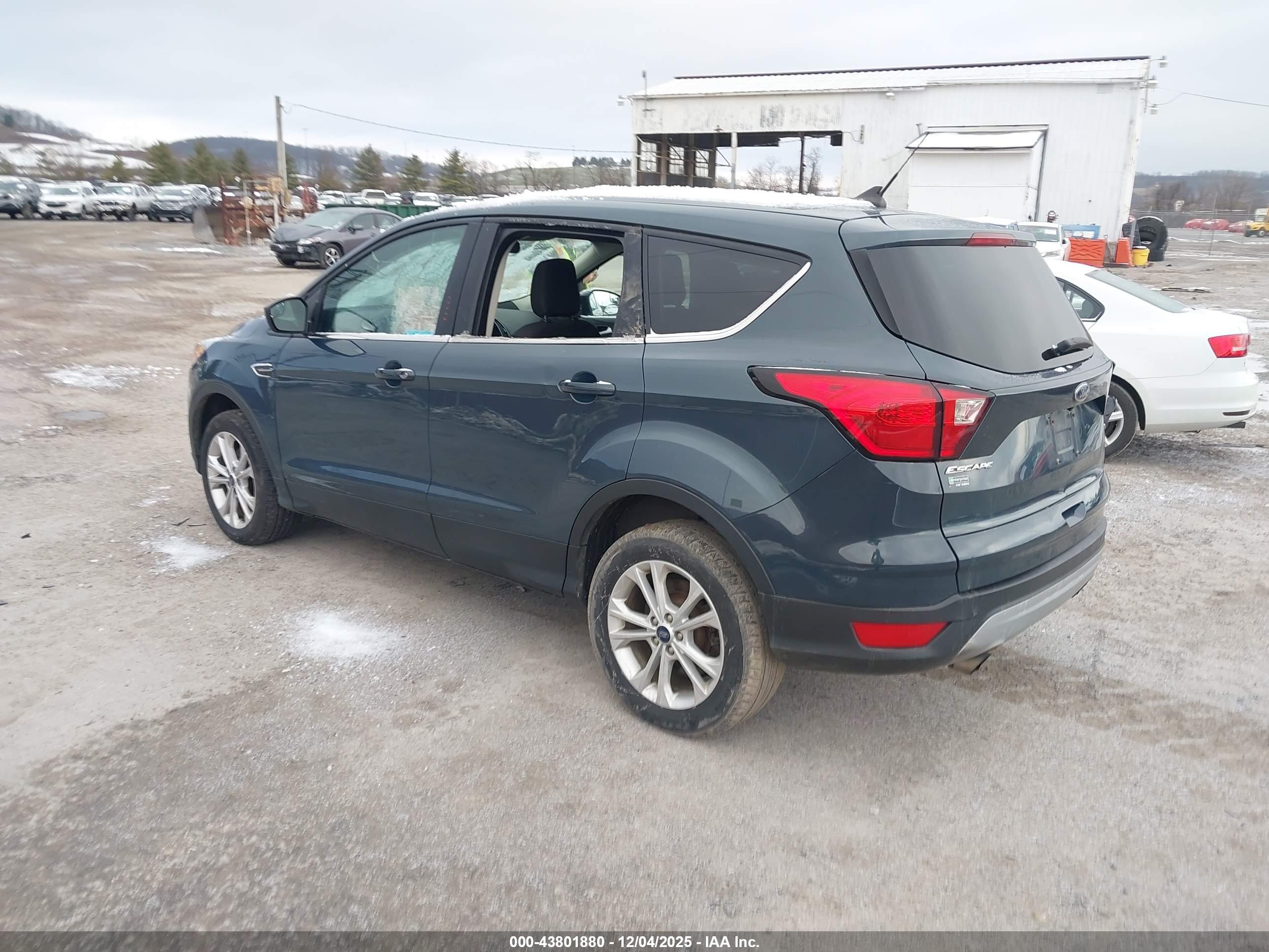 FORD ESCAPE image 3