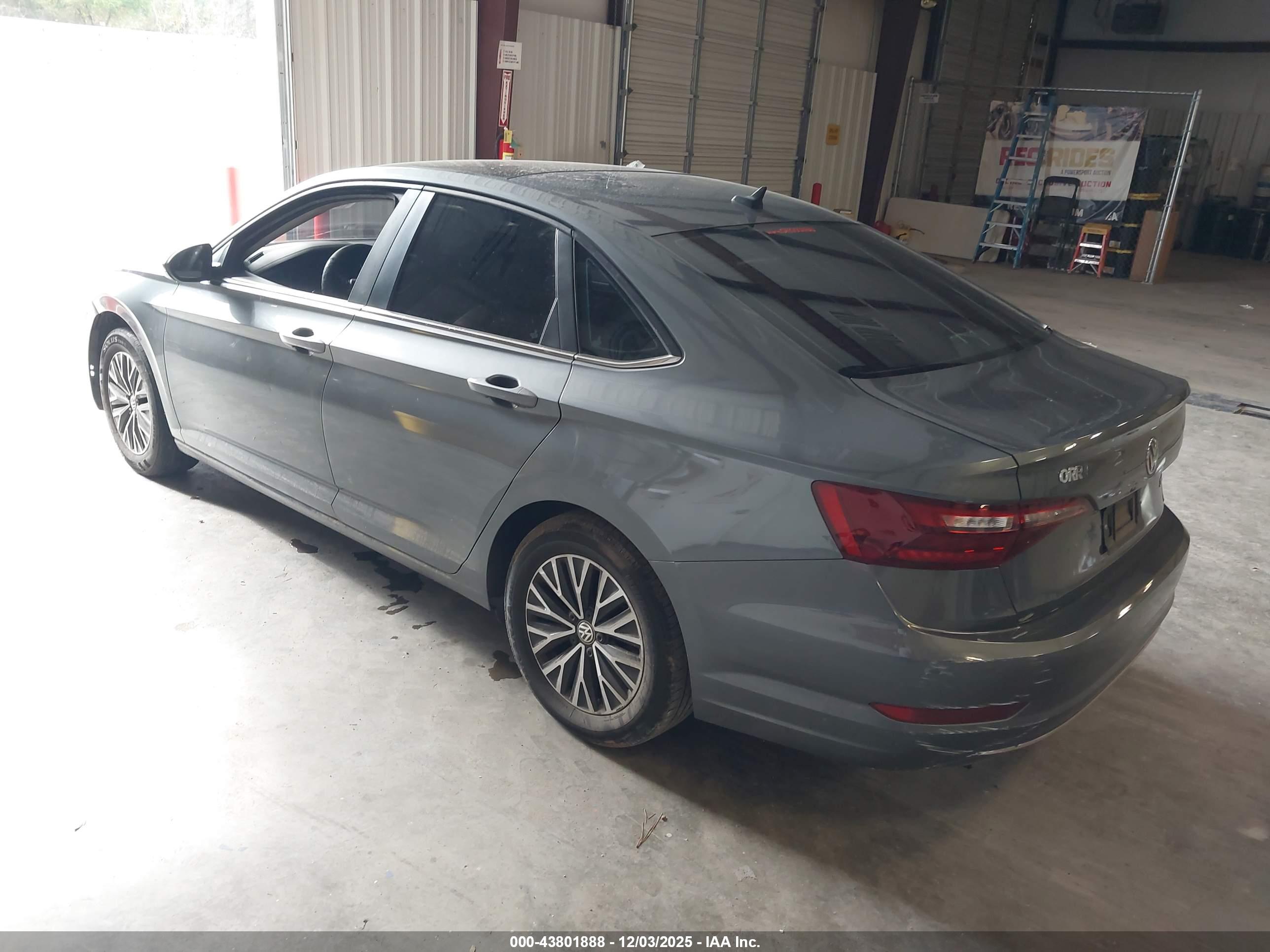VOLKSWAGEN JETTA image 3