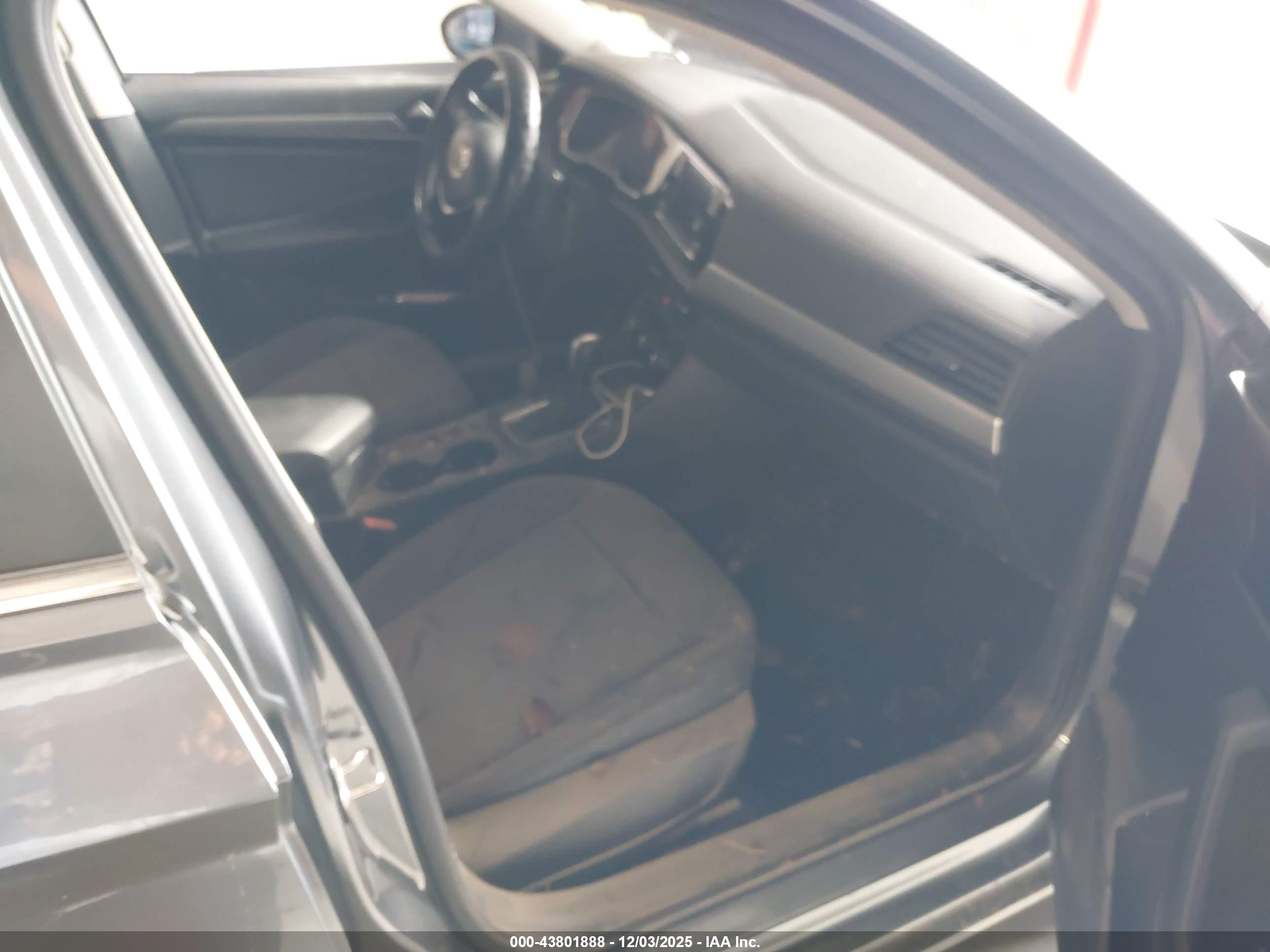 VOLKSWAGEN JETTA image 5