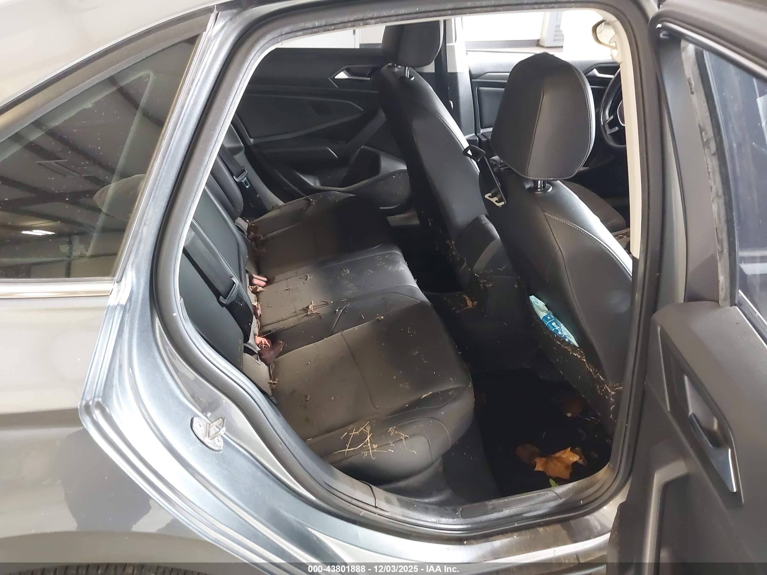 VOLKSWAGEN JETTA image 8
