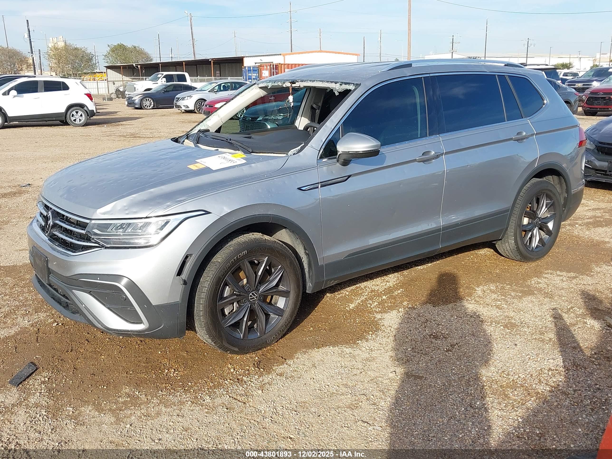 VOLKSWAGEN TIGUAN image 2