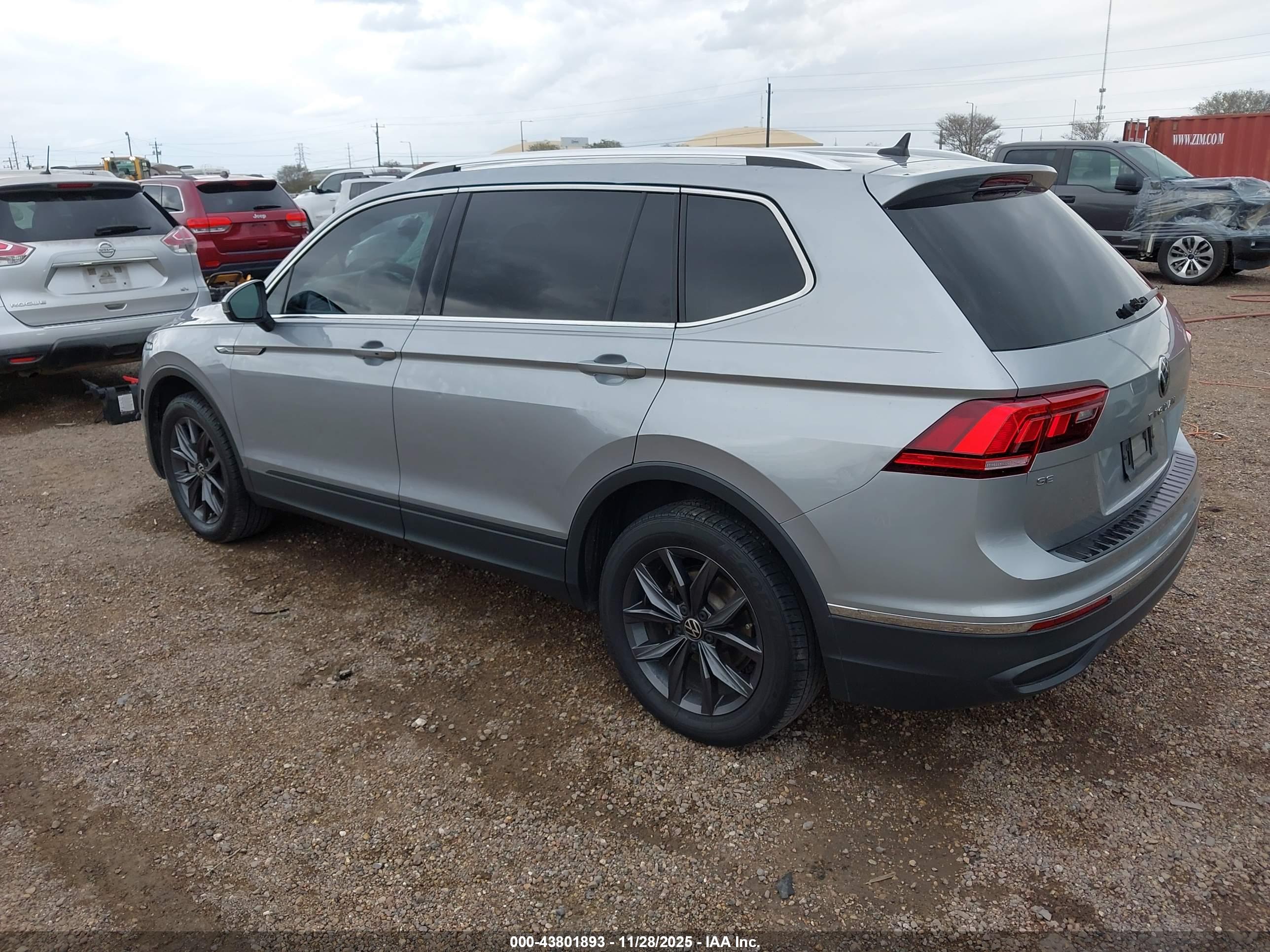 VOLKSWAGEN TIGUAN image 3