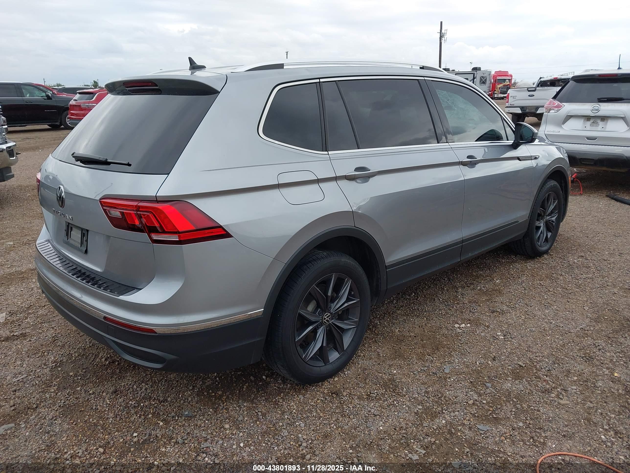 VOLKSWAGEN TIGUAN image 4