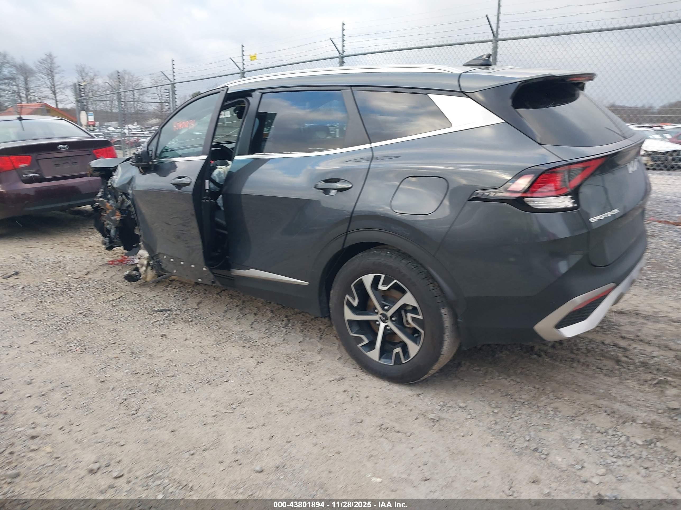 KIA SPORTAGE image 3