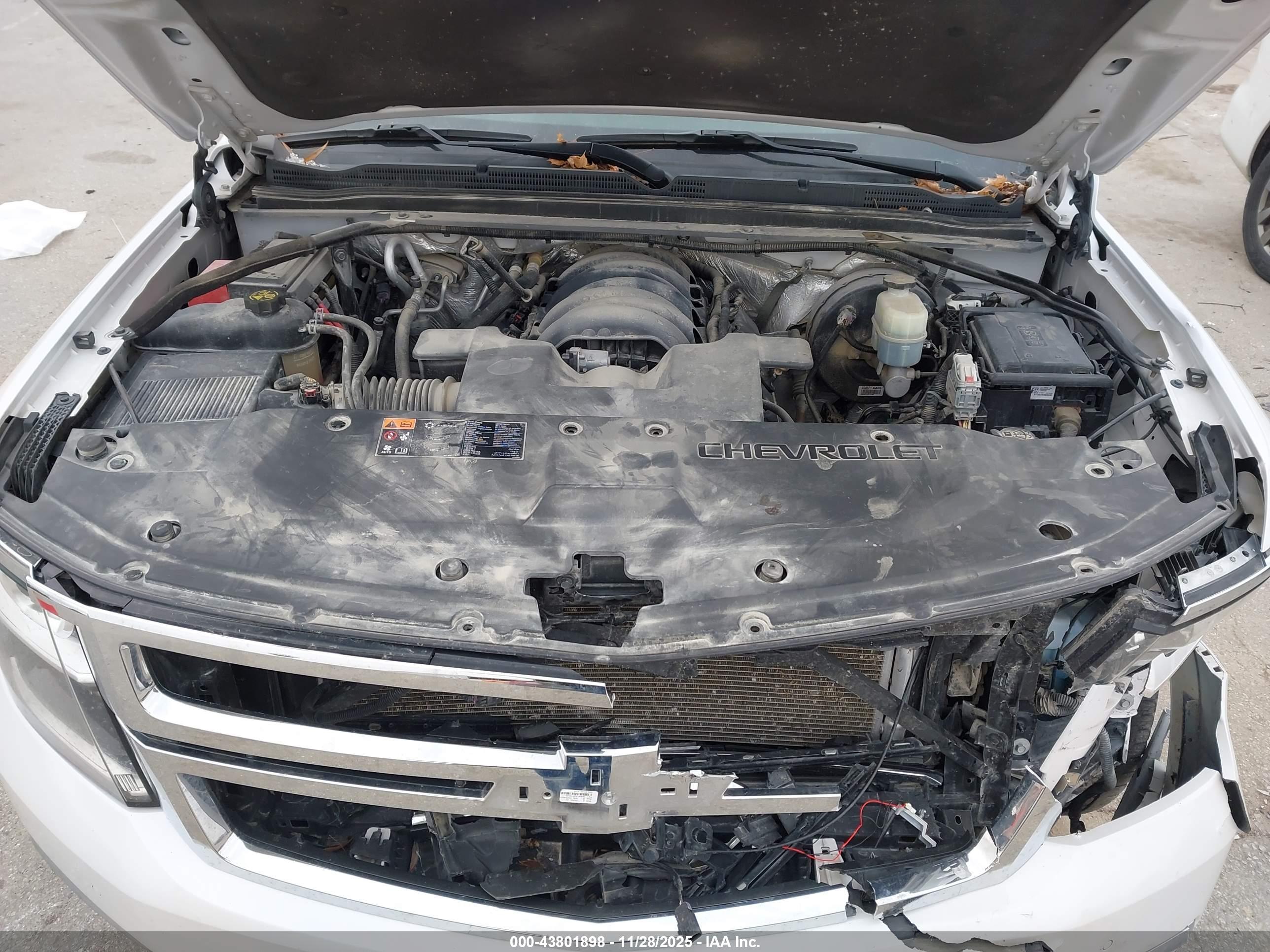 CHEVROLET SUBURBAN image 10