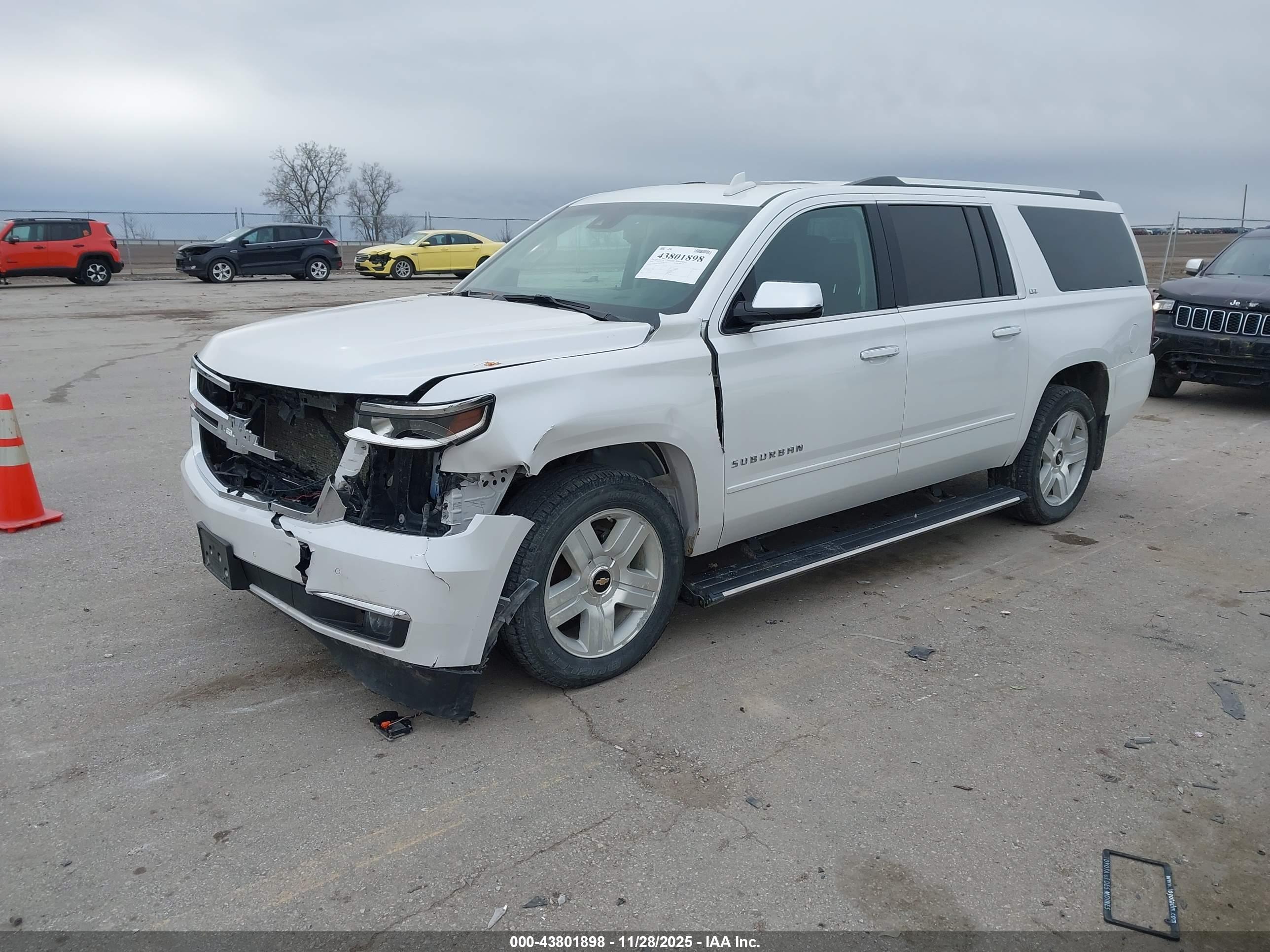 CHEVROLET SUBURBAN image 2