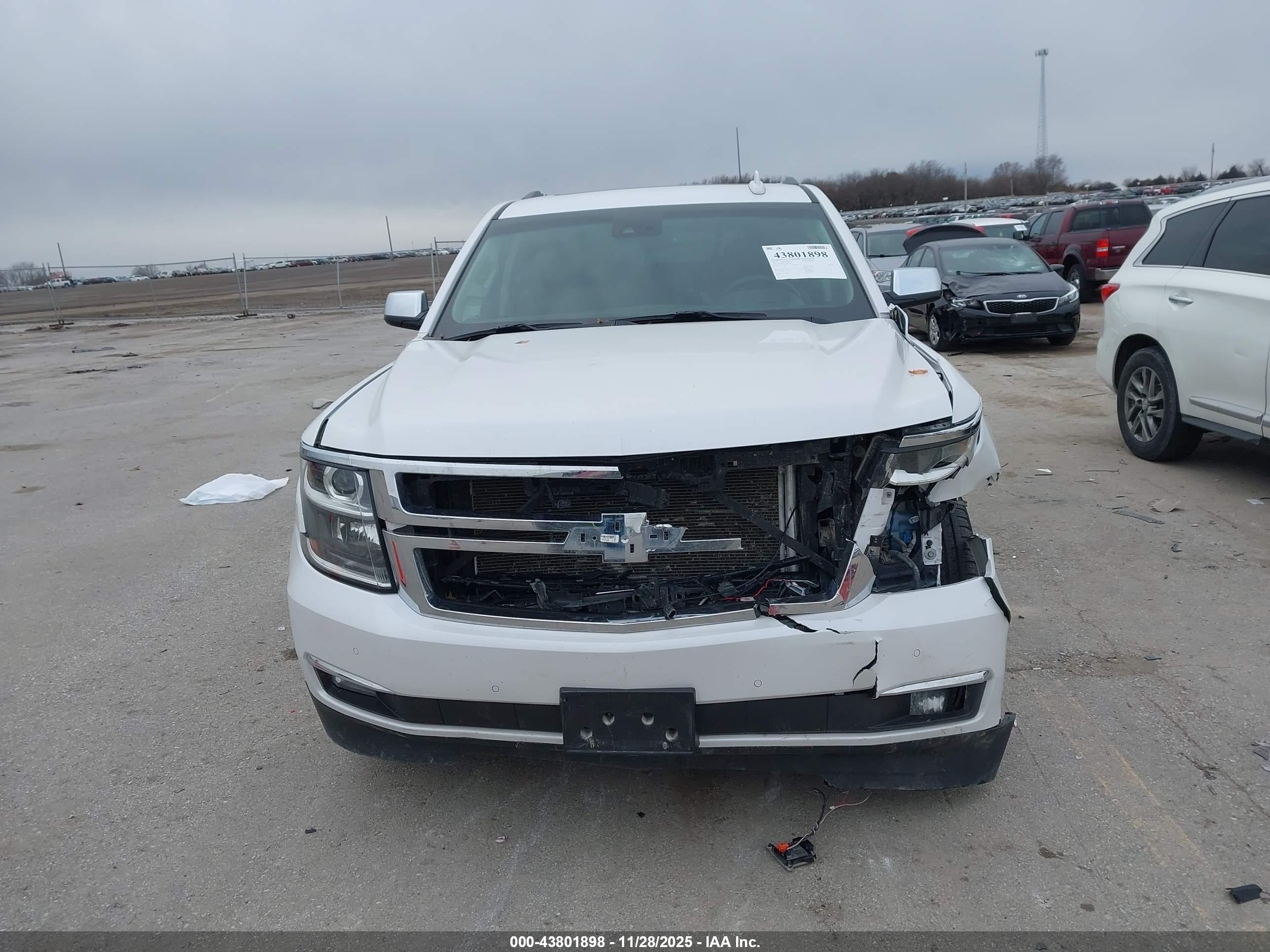 CHEVROLET SUBURBAN image 6