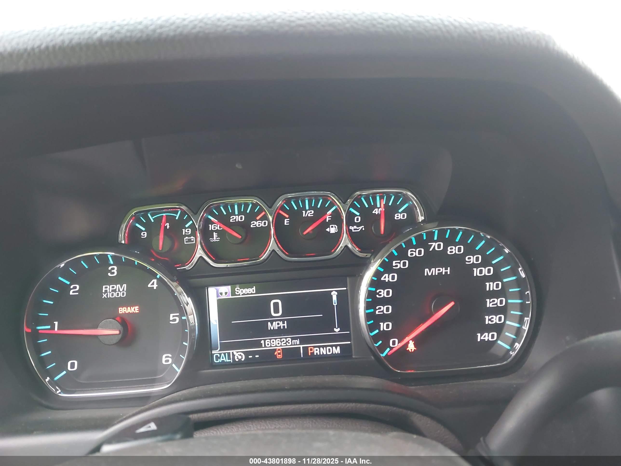 CHEVROLET SUBURBAN image 7