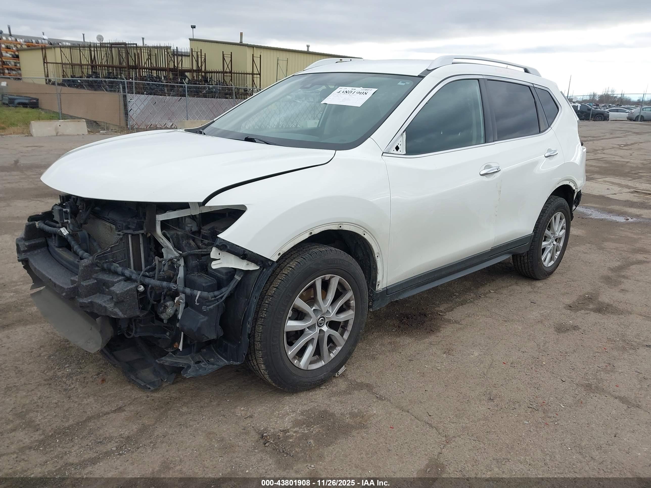 NISSAN ROGUE image 2