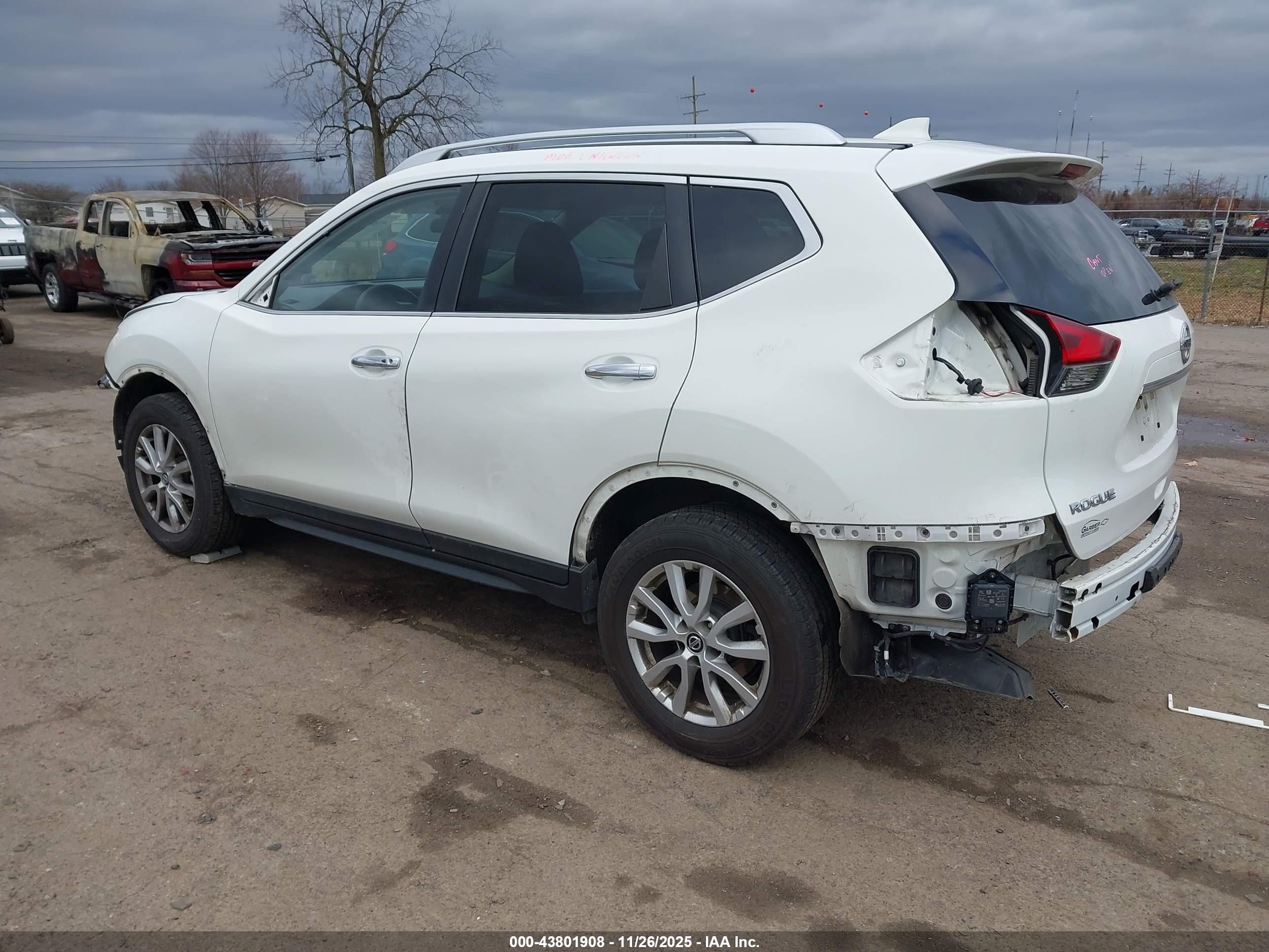 NISSAN ROGUE image 3
