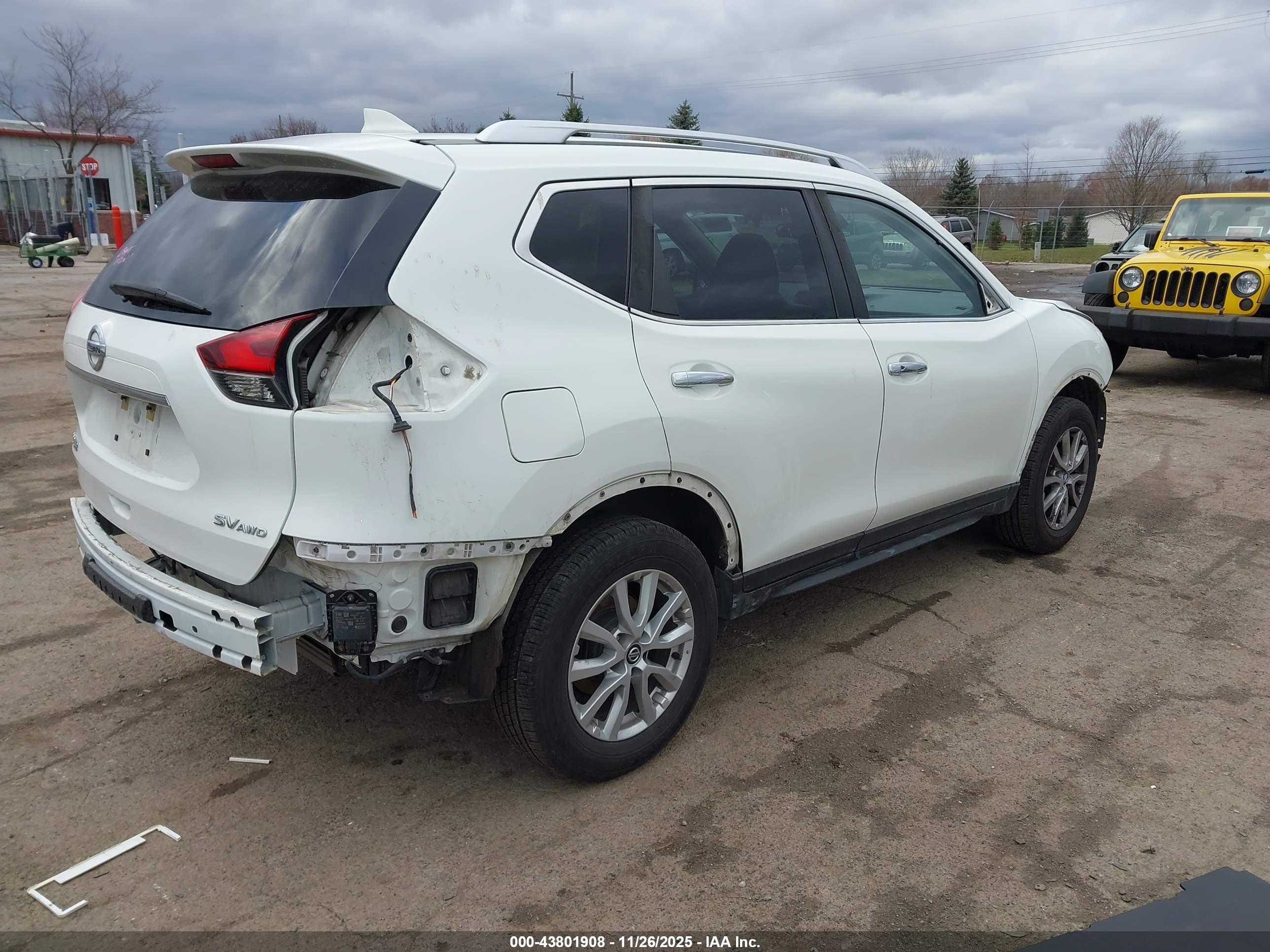 NISSAN ROGUE image 4