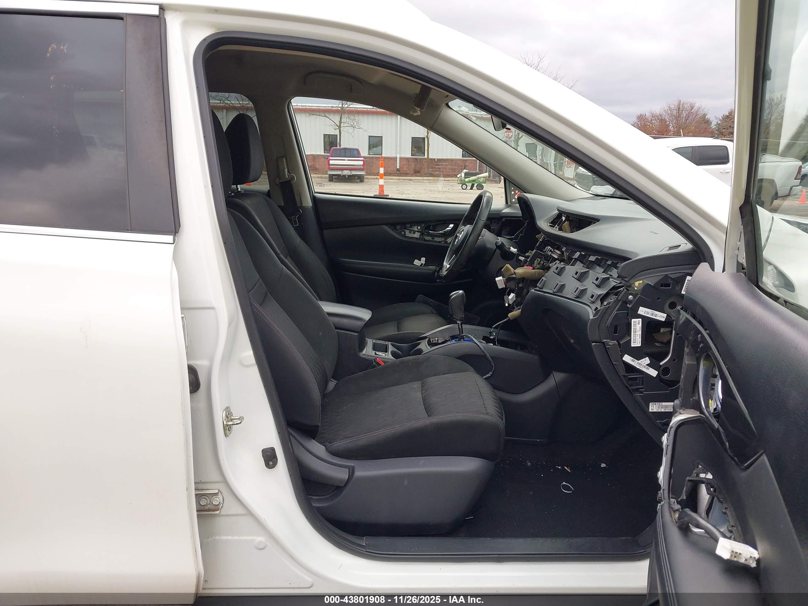 NISSAN ROGUE image 5