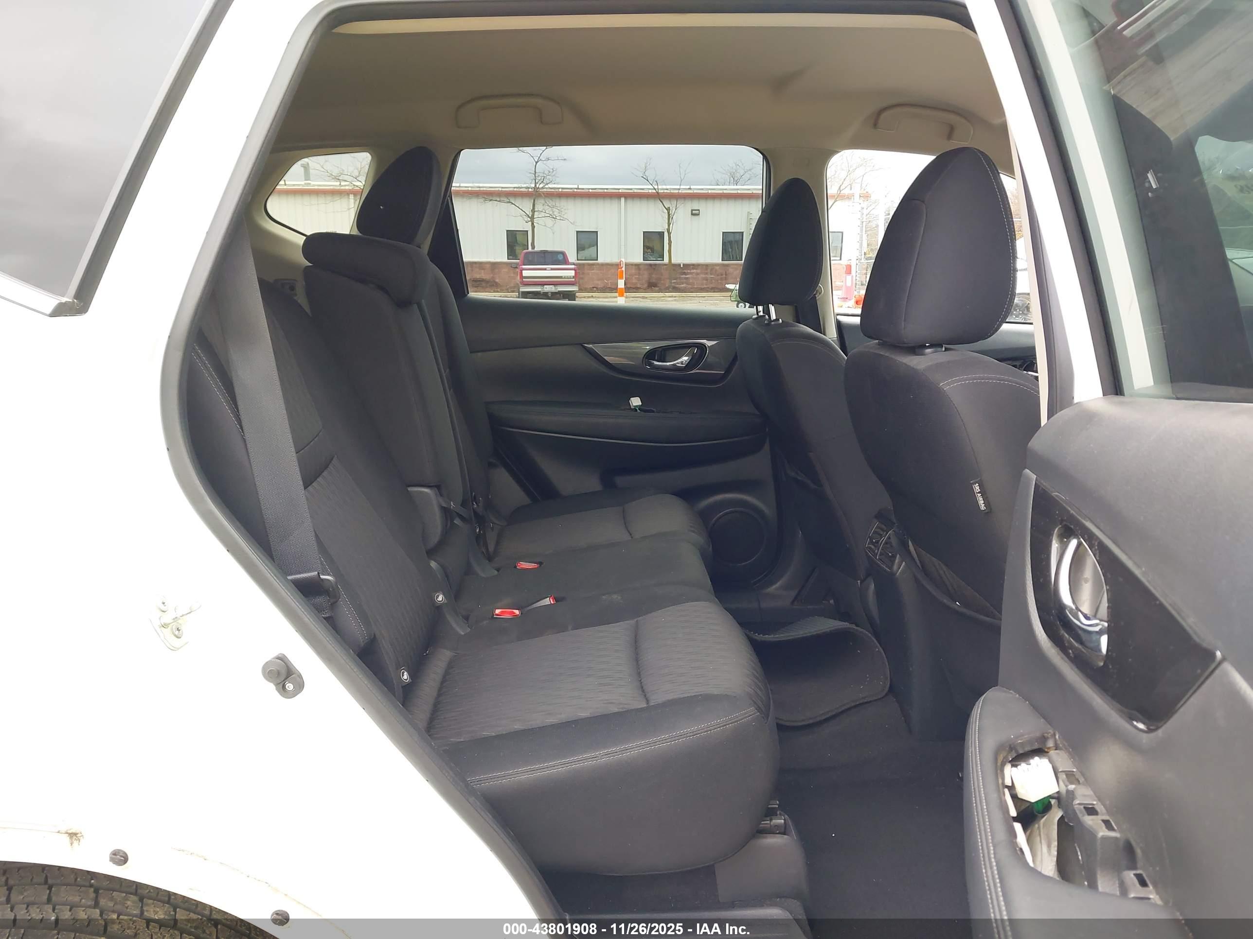 NISSAN ROGUE image 8