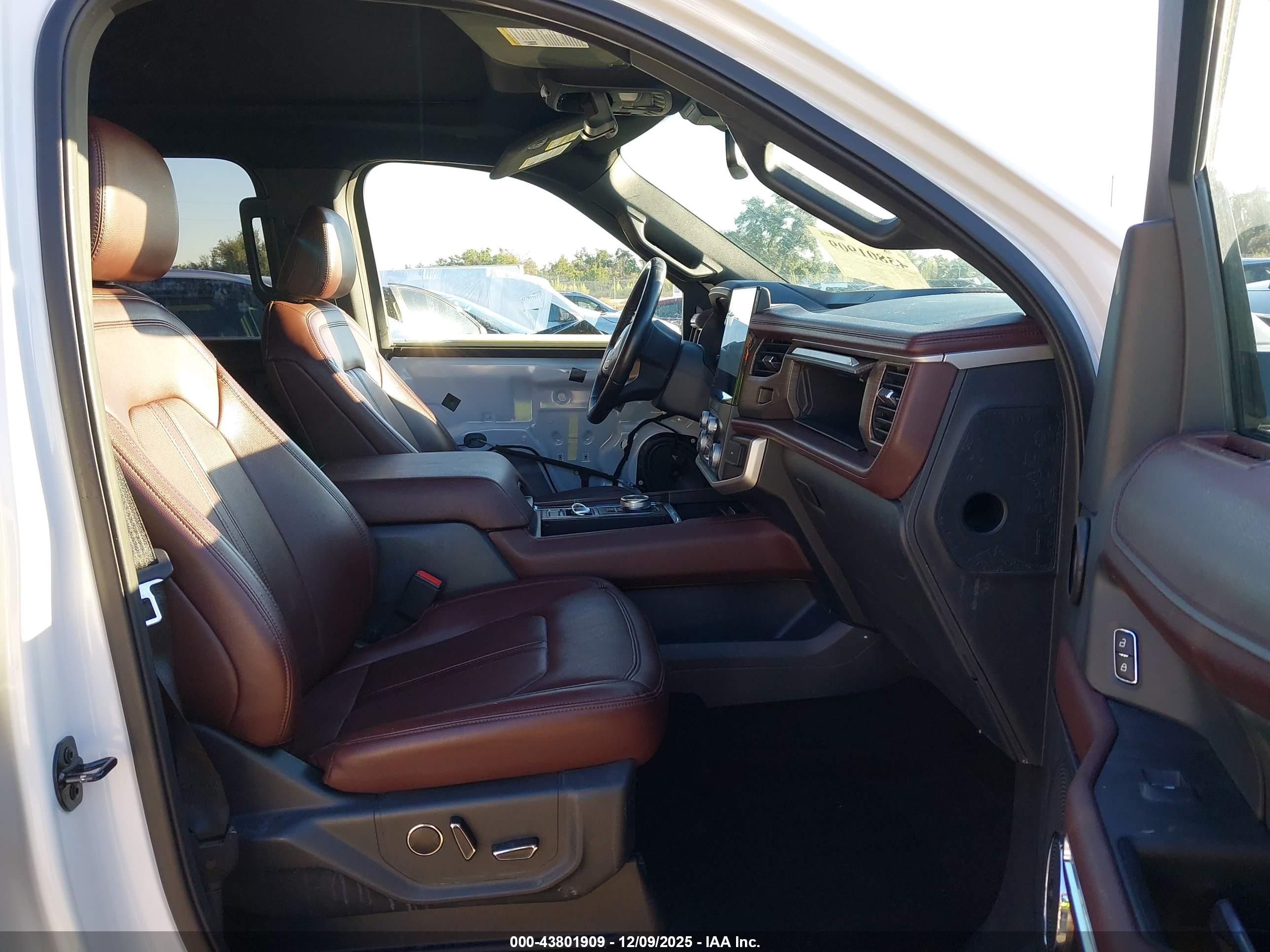 FORD EXPEDITION image 5