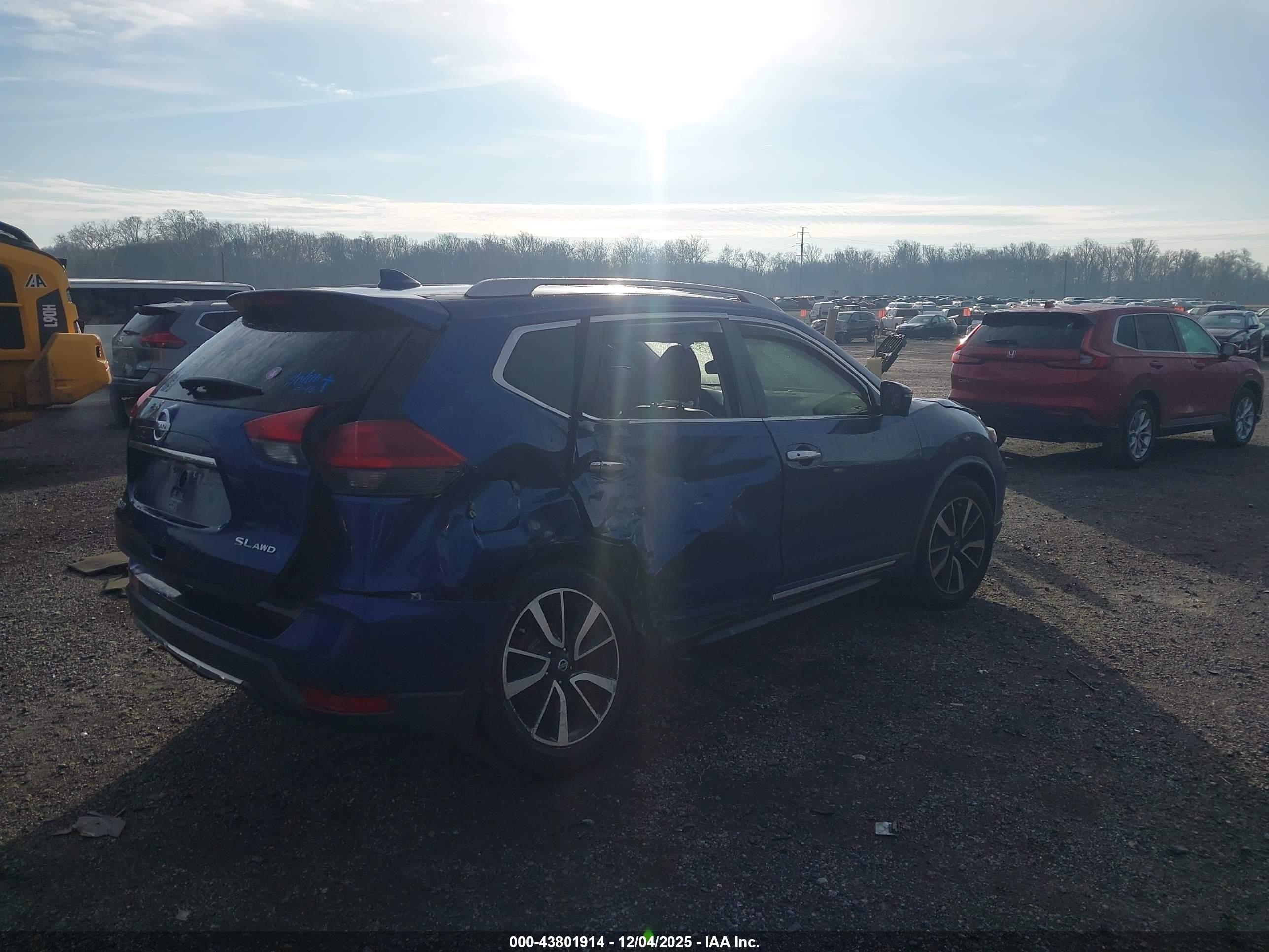 NISSAN ROGUE image 4