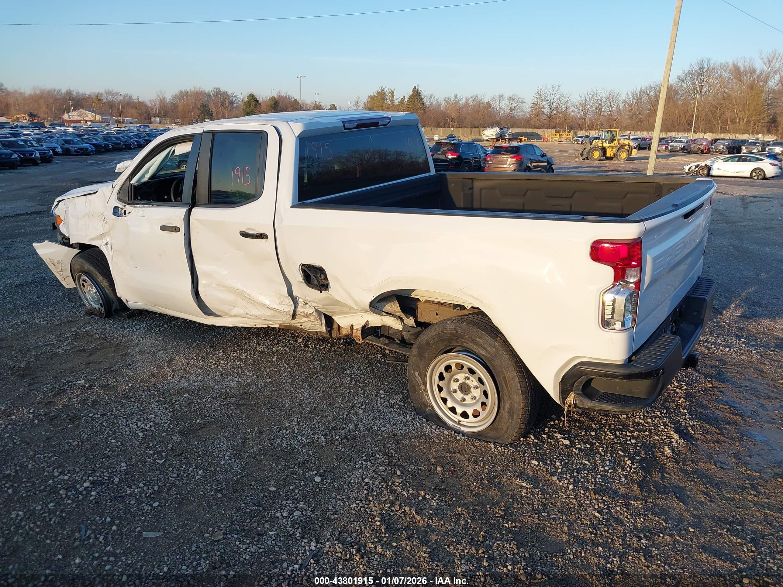 CHEVROLET SILVERADO image 3