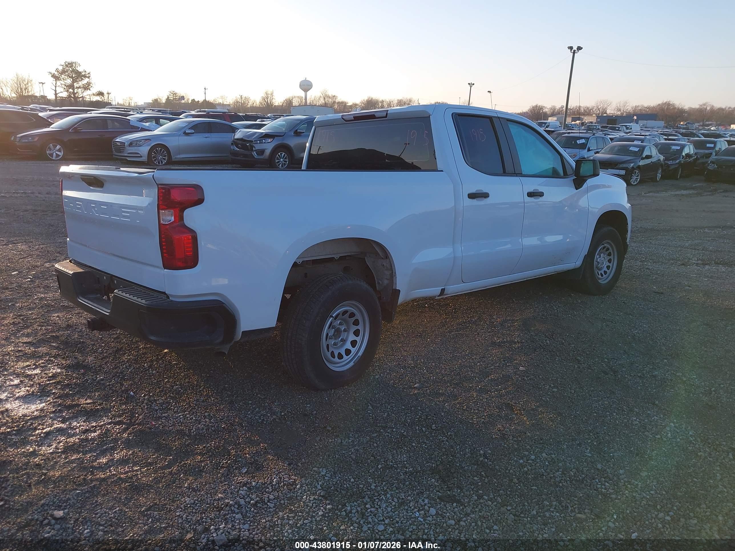 CHEVROLET SILVERADO image 4