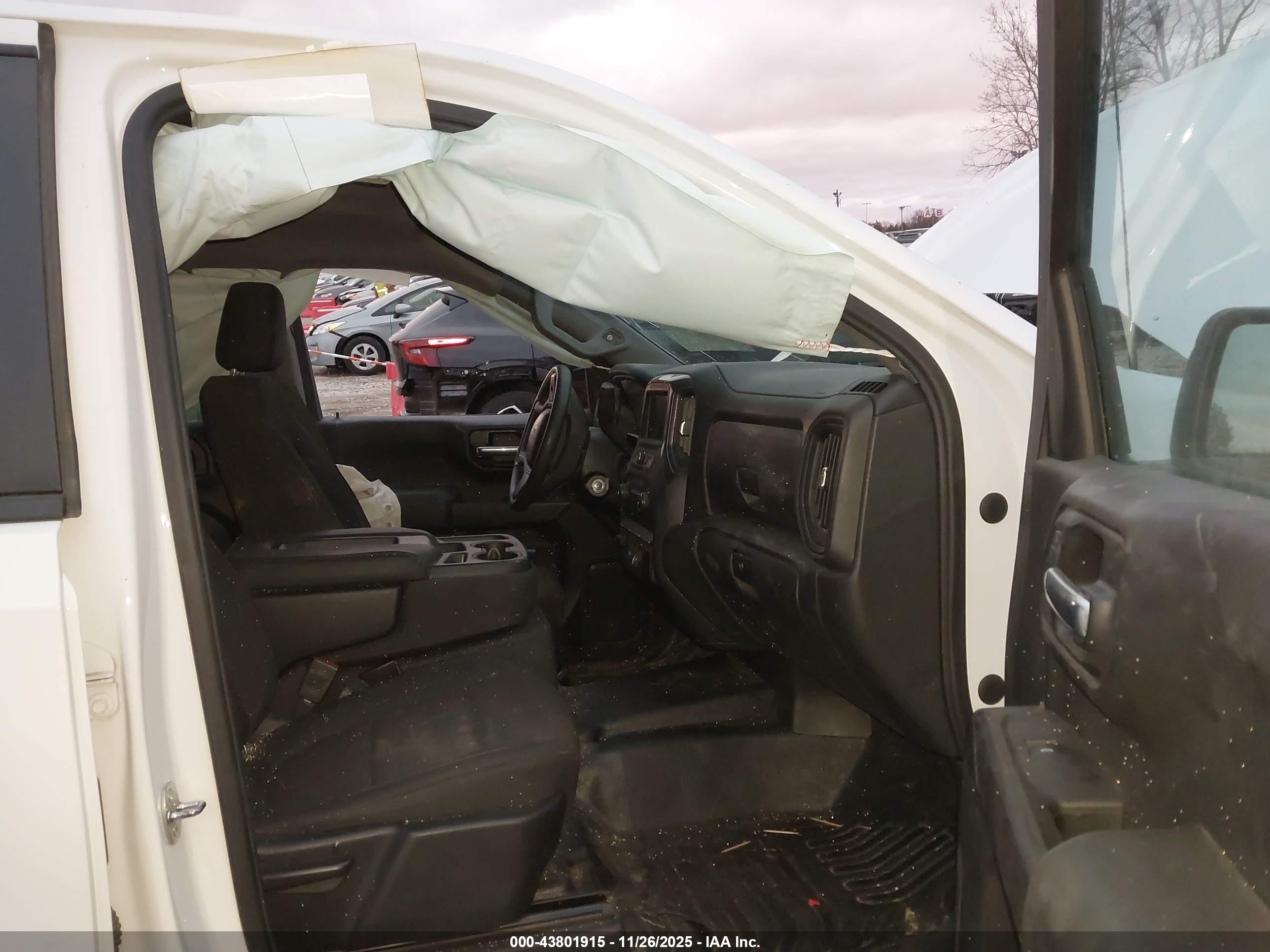 CHEVROLET SILVERADO image 5