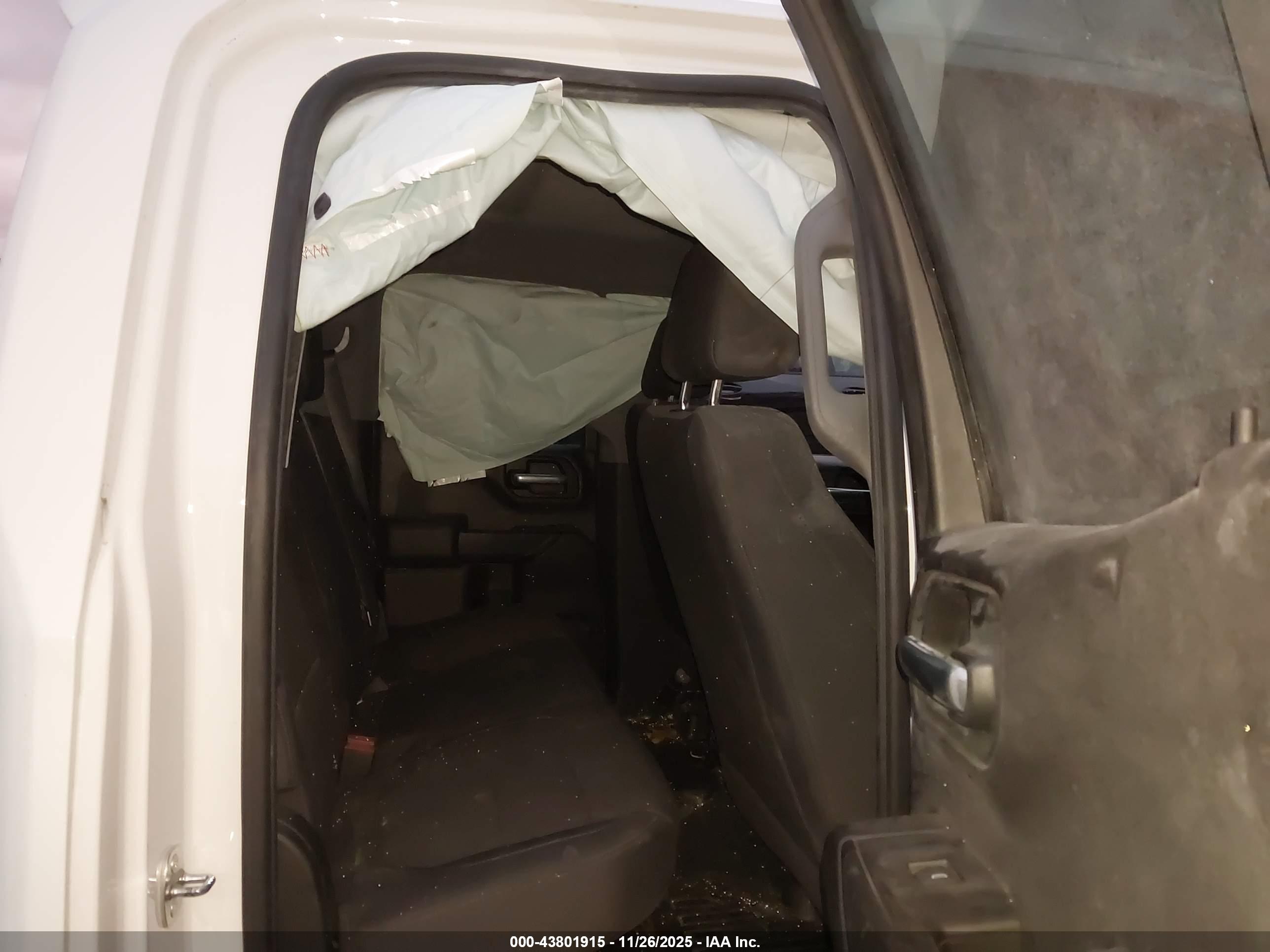 CHEVROLET SILVERADO image 8