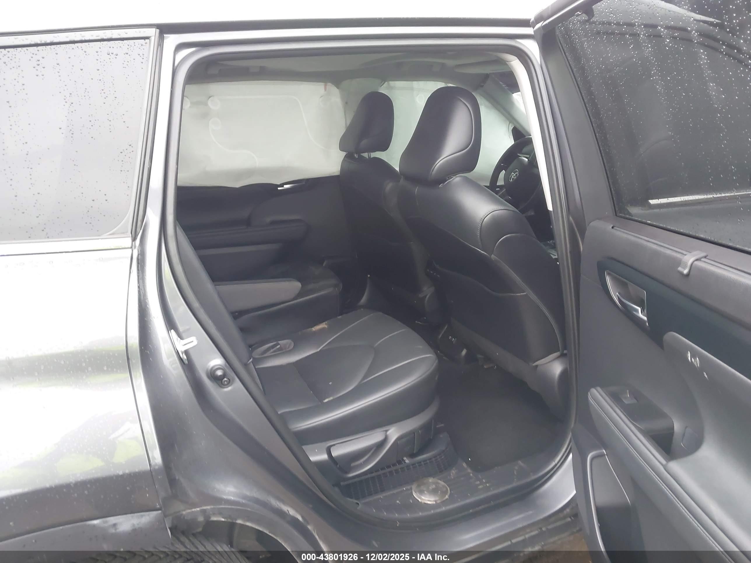 TOYOTA HIGHLANDER image 8