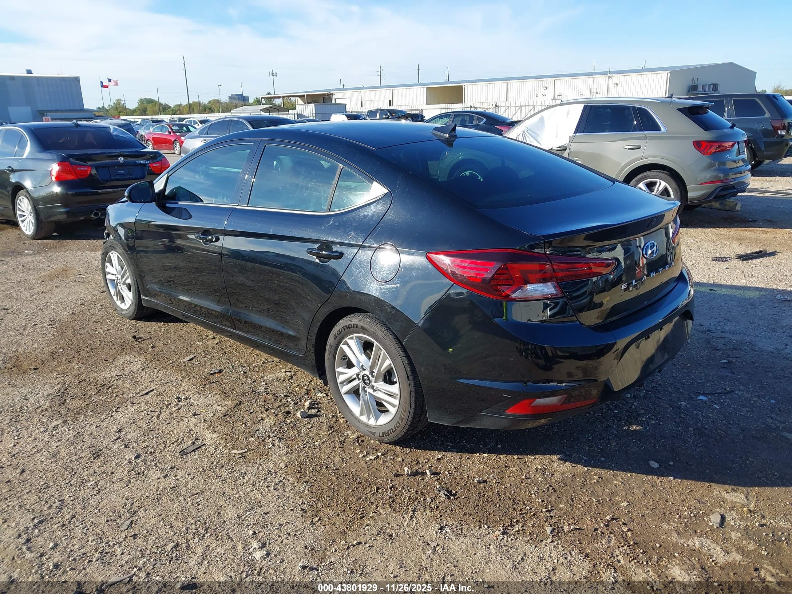 HYUNDAI ELANTRA image 3