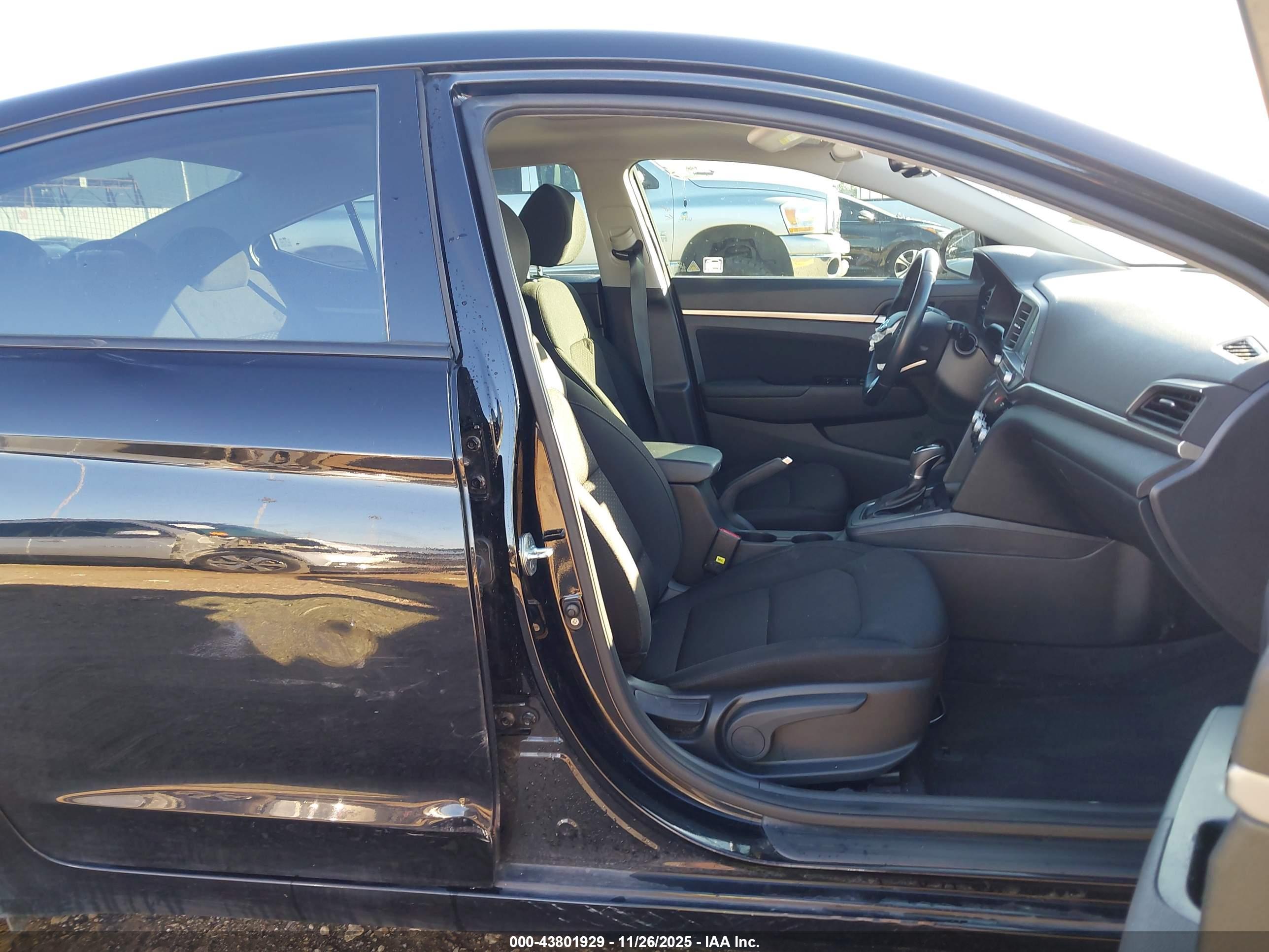 HYUNDAI ELANTRA image 5
