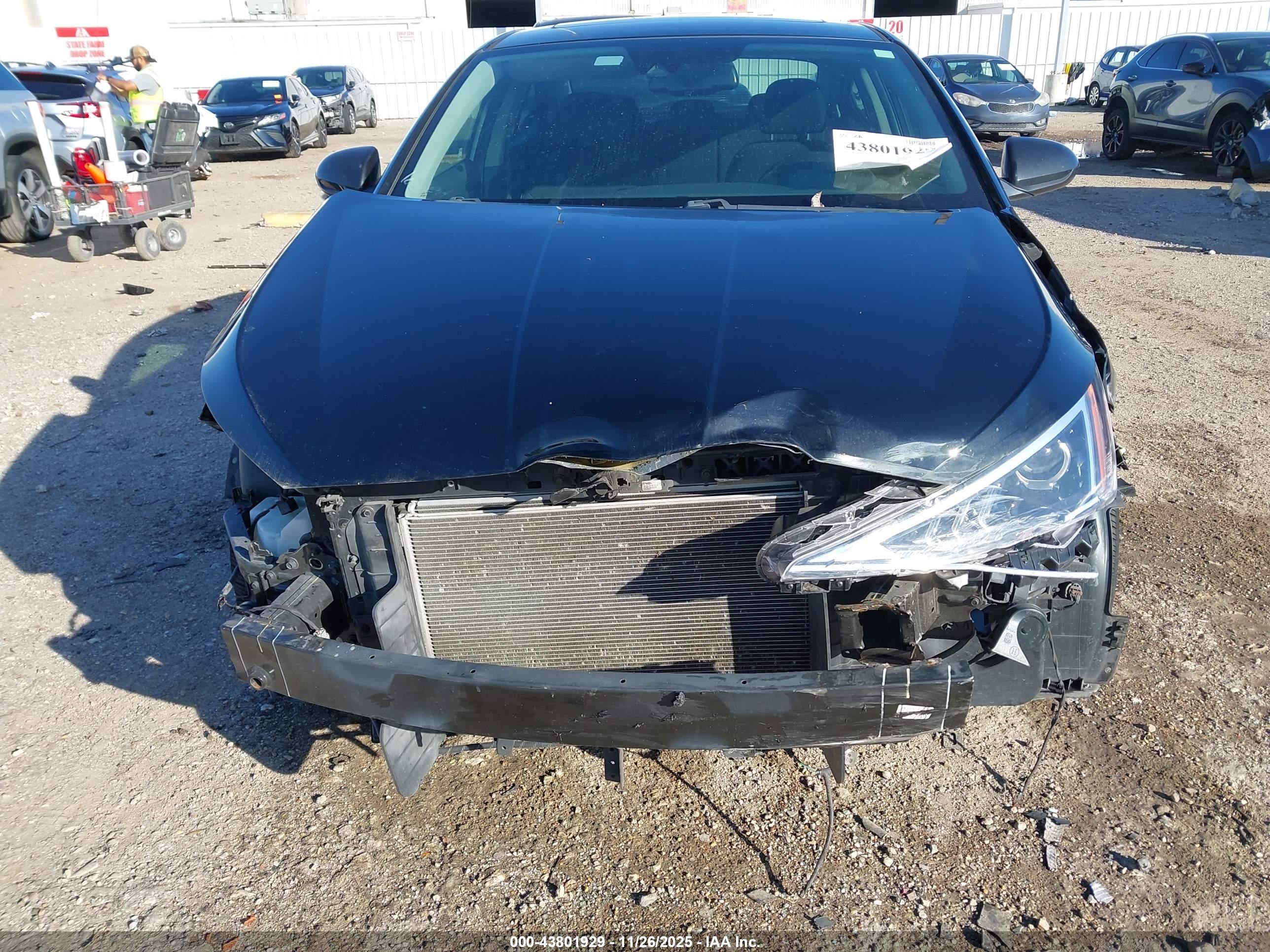 HYUNDAI ELANTRA image 6