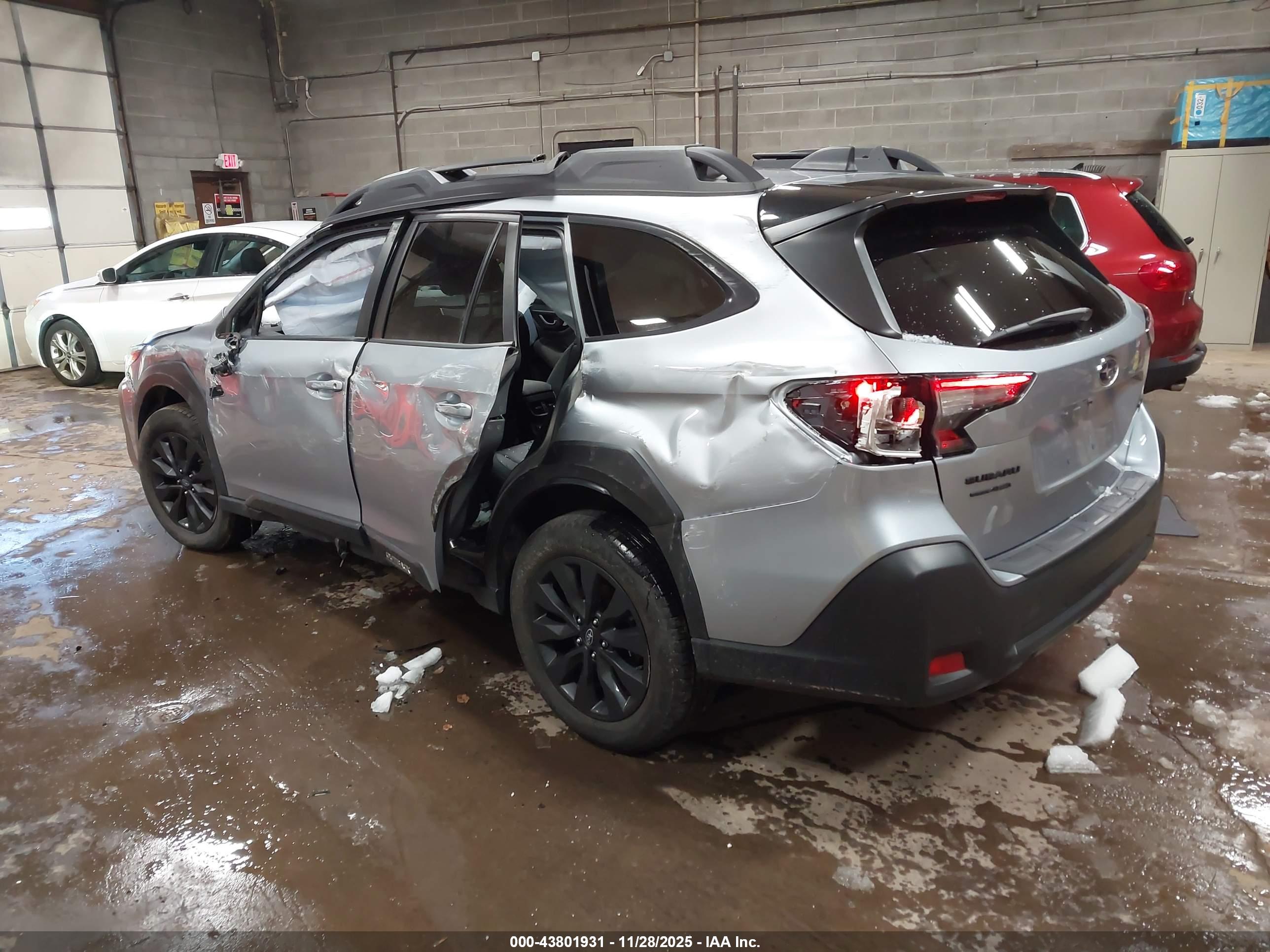 SUBARU OUTBACK image 3