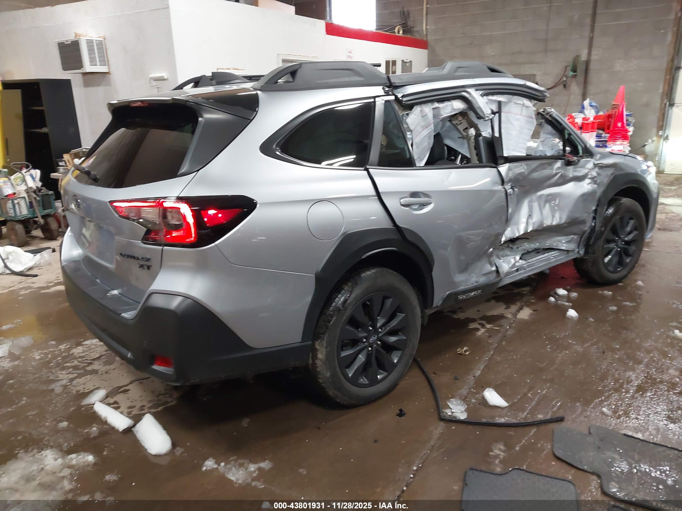 SUBARU OUTBACK image 4