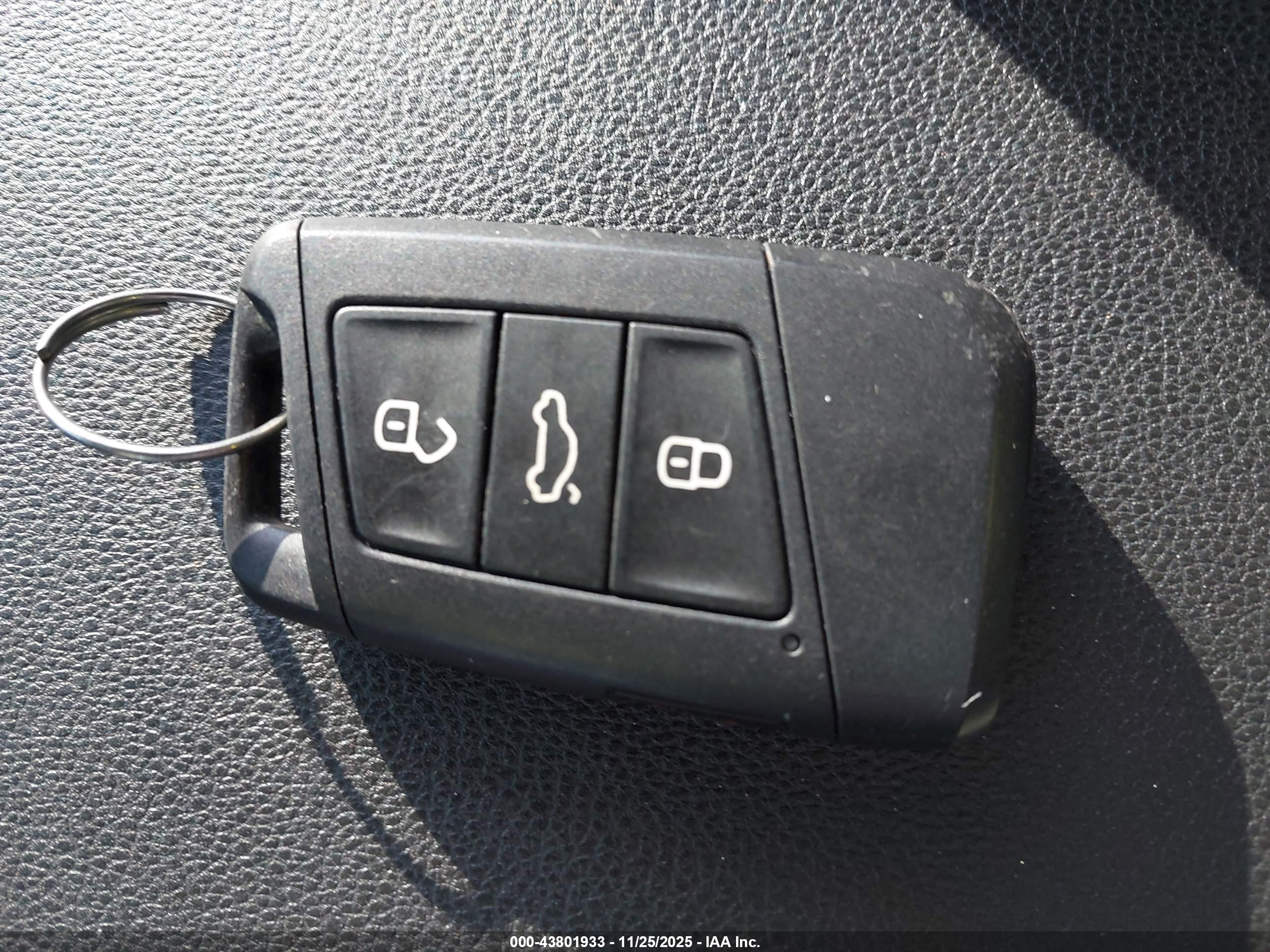 VOLKSWAGEN TAOS image 11