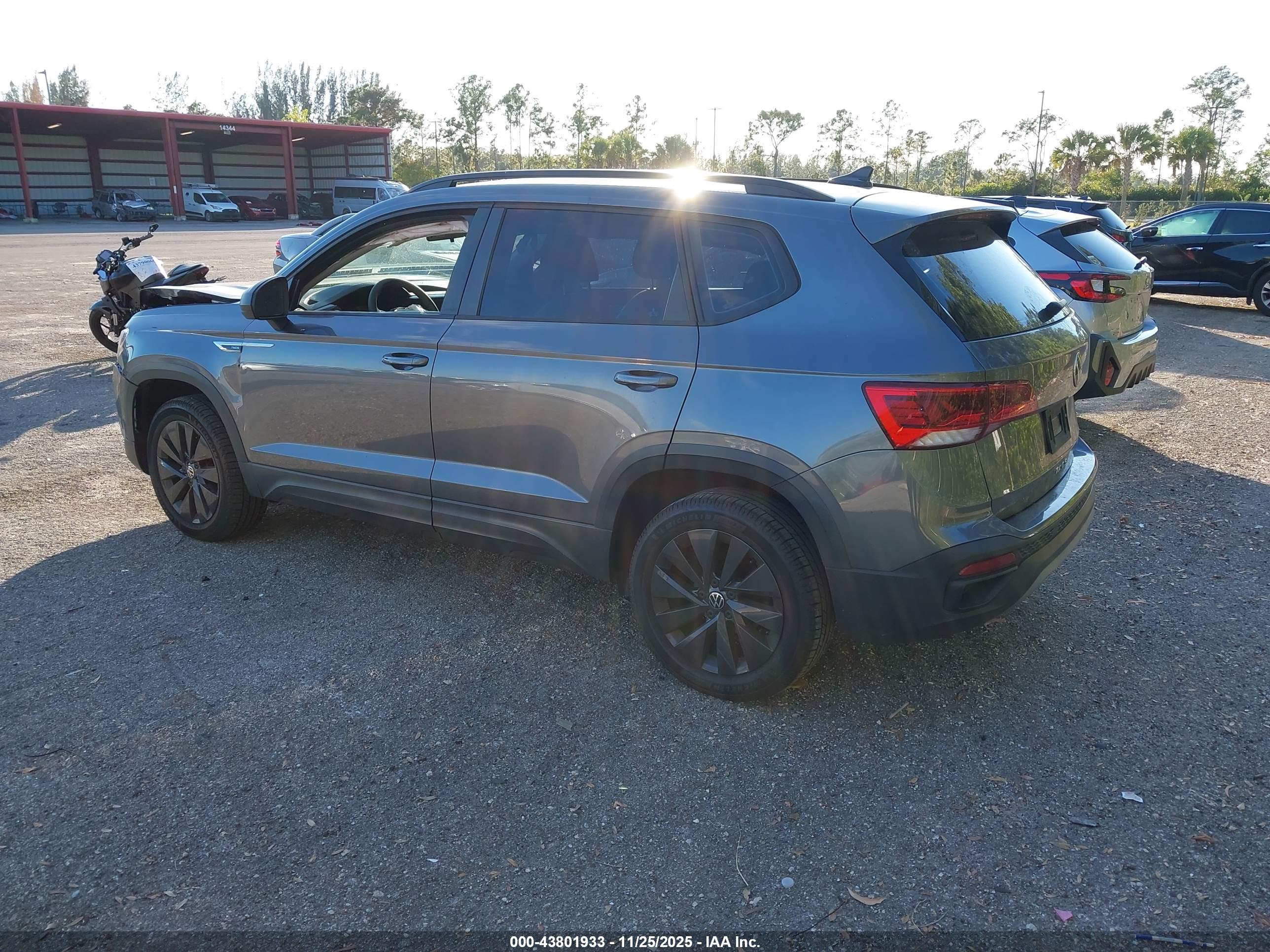 VOLKSWAGEN TAOS image 3