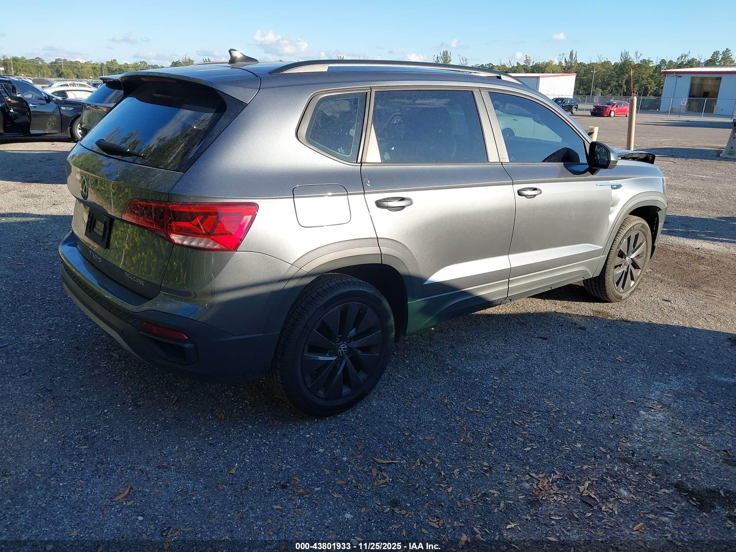 VOLKSWAGEN TAOS image 4