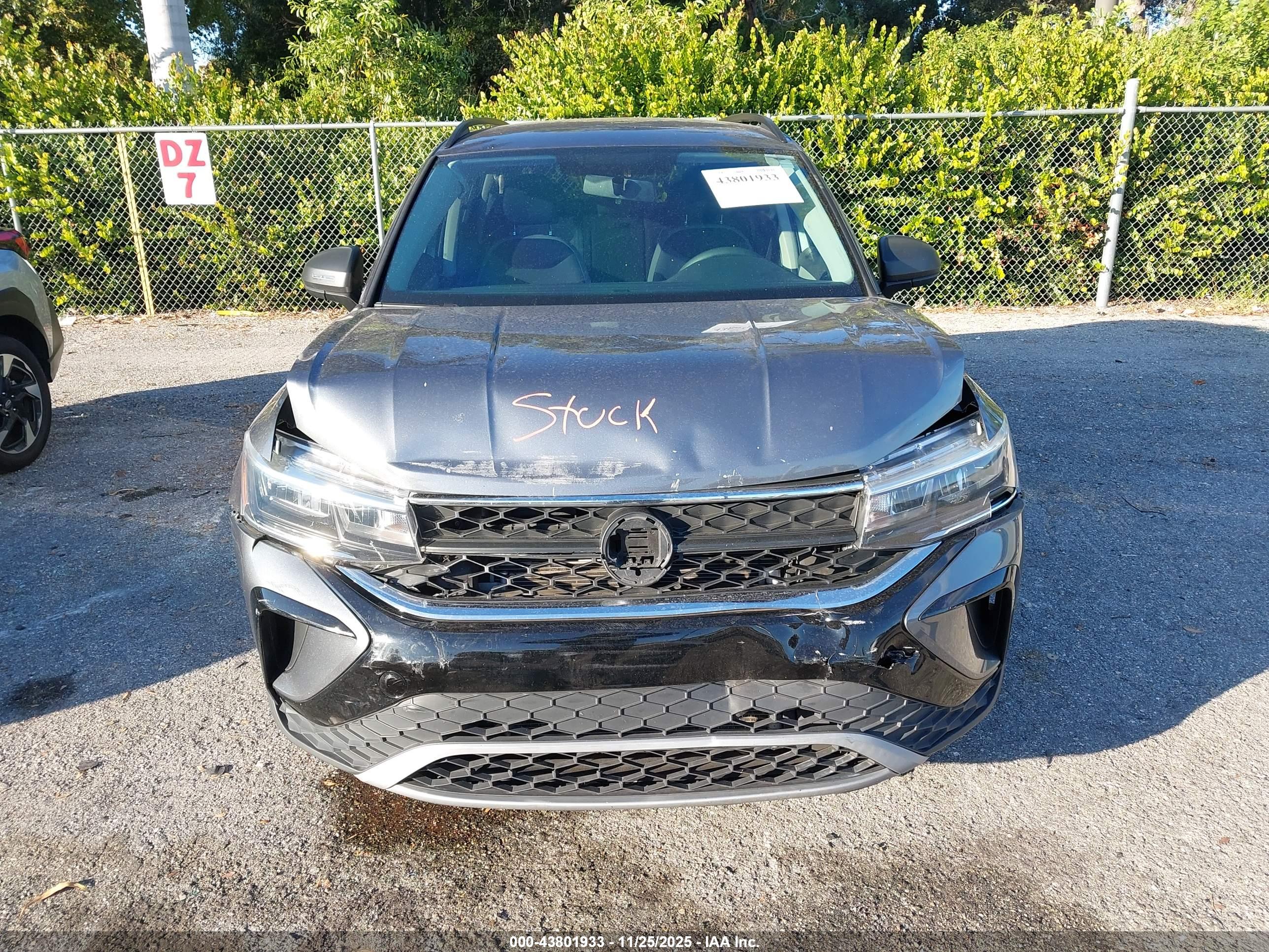 VOLKSWAGEN TAOS image 6