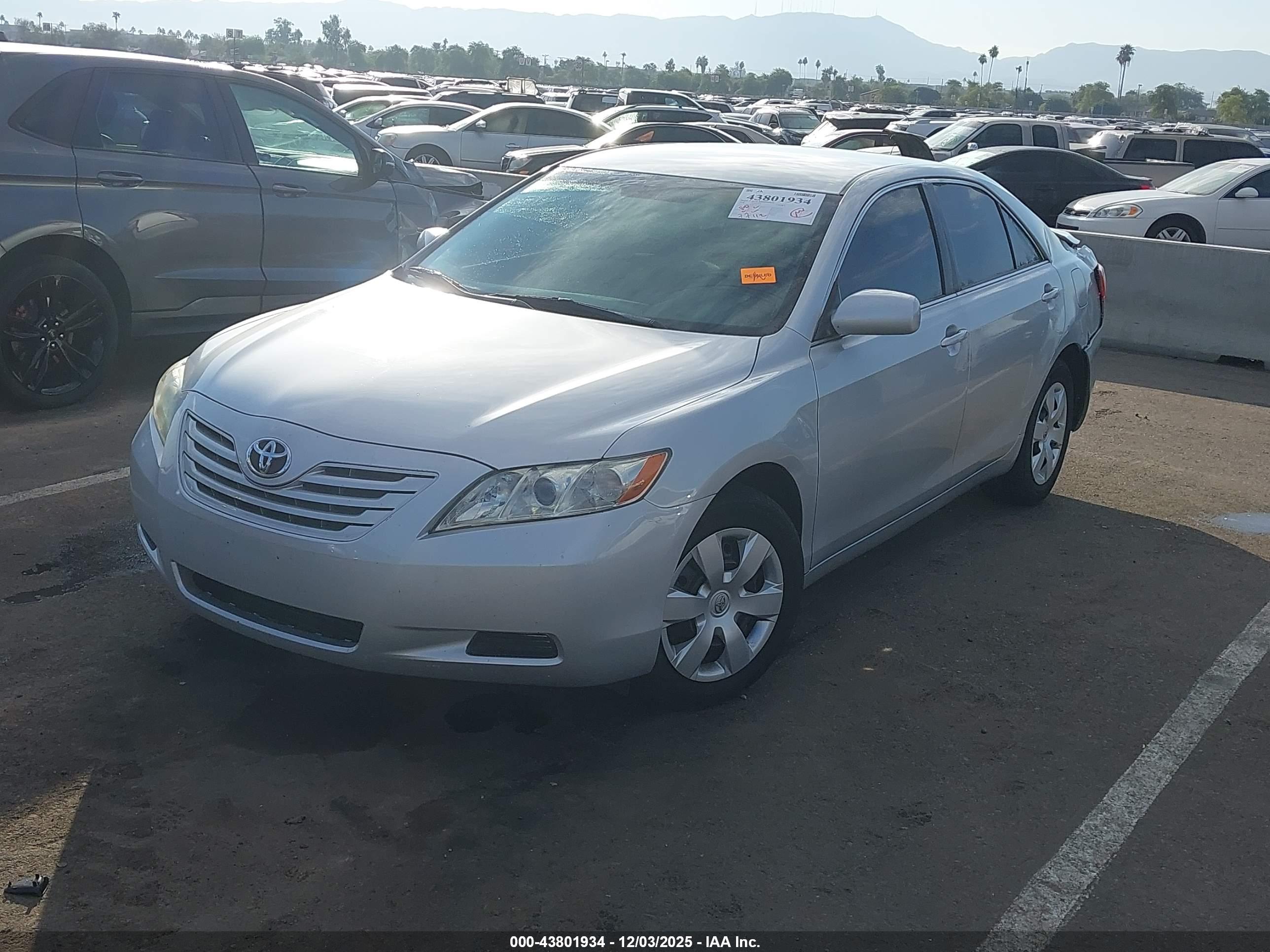 TOYOTA CAMRY image 2