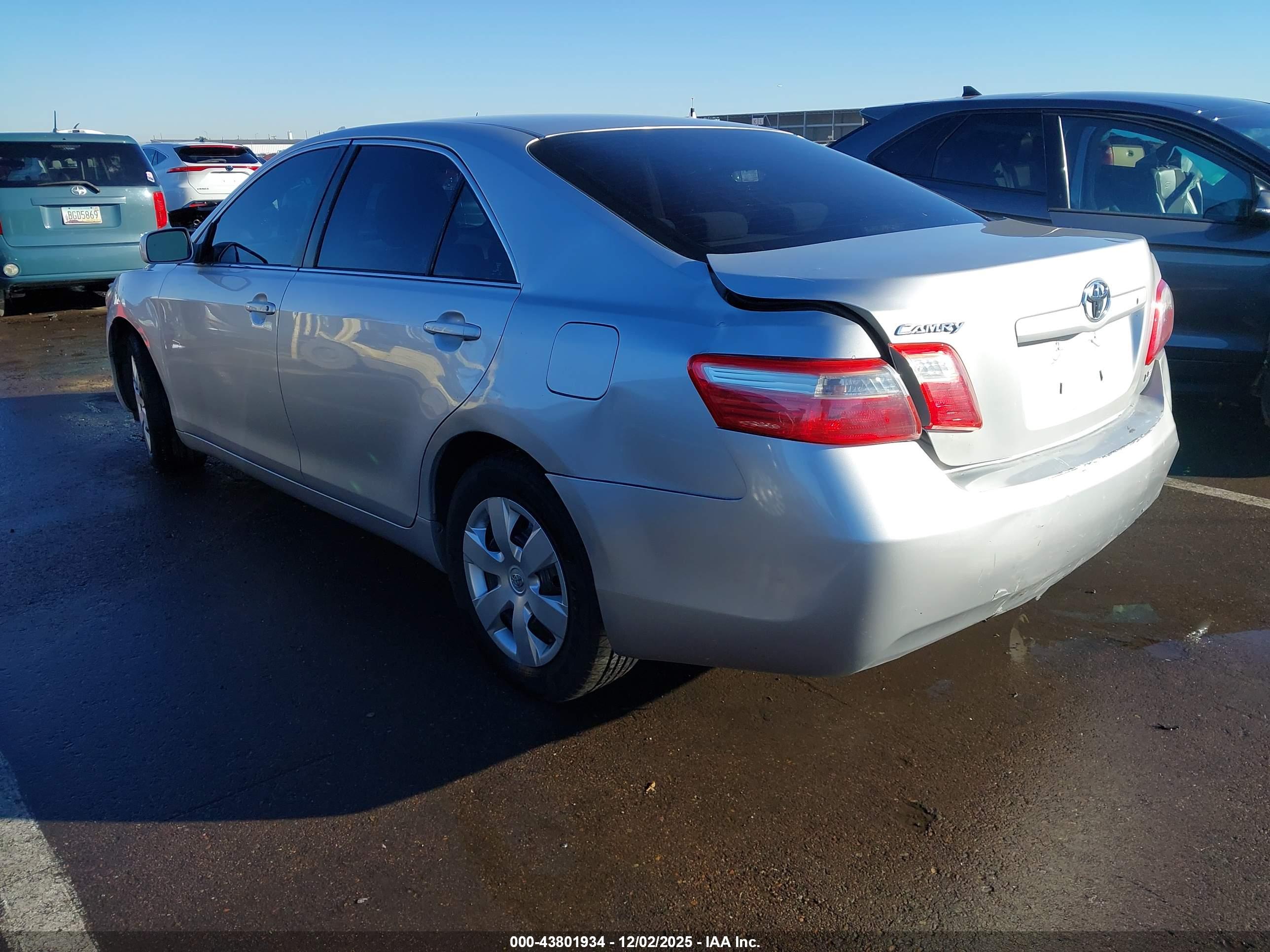 TOYOTA CAMRY image 3