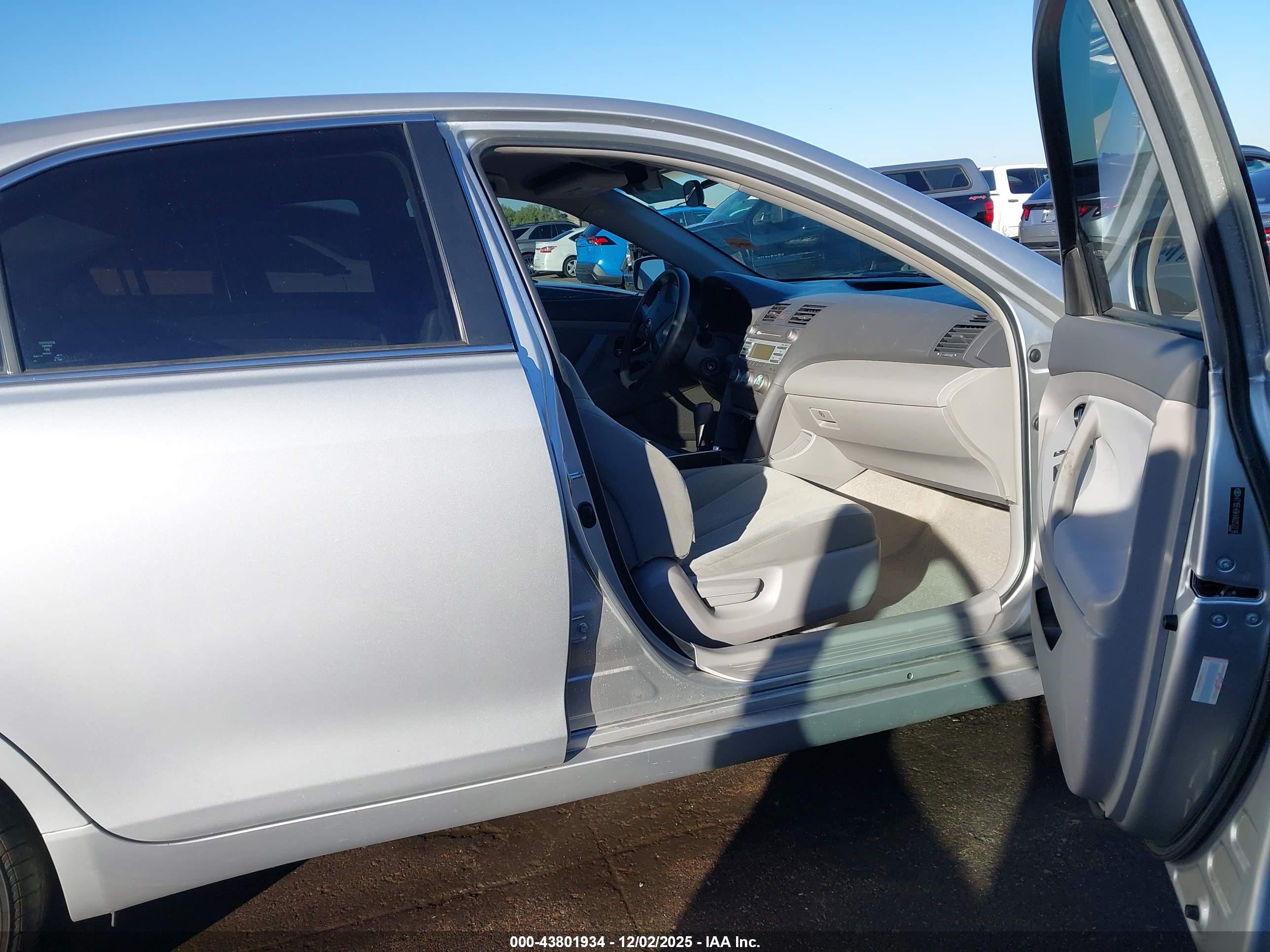 TOYOTA CAMRY image 5
