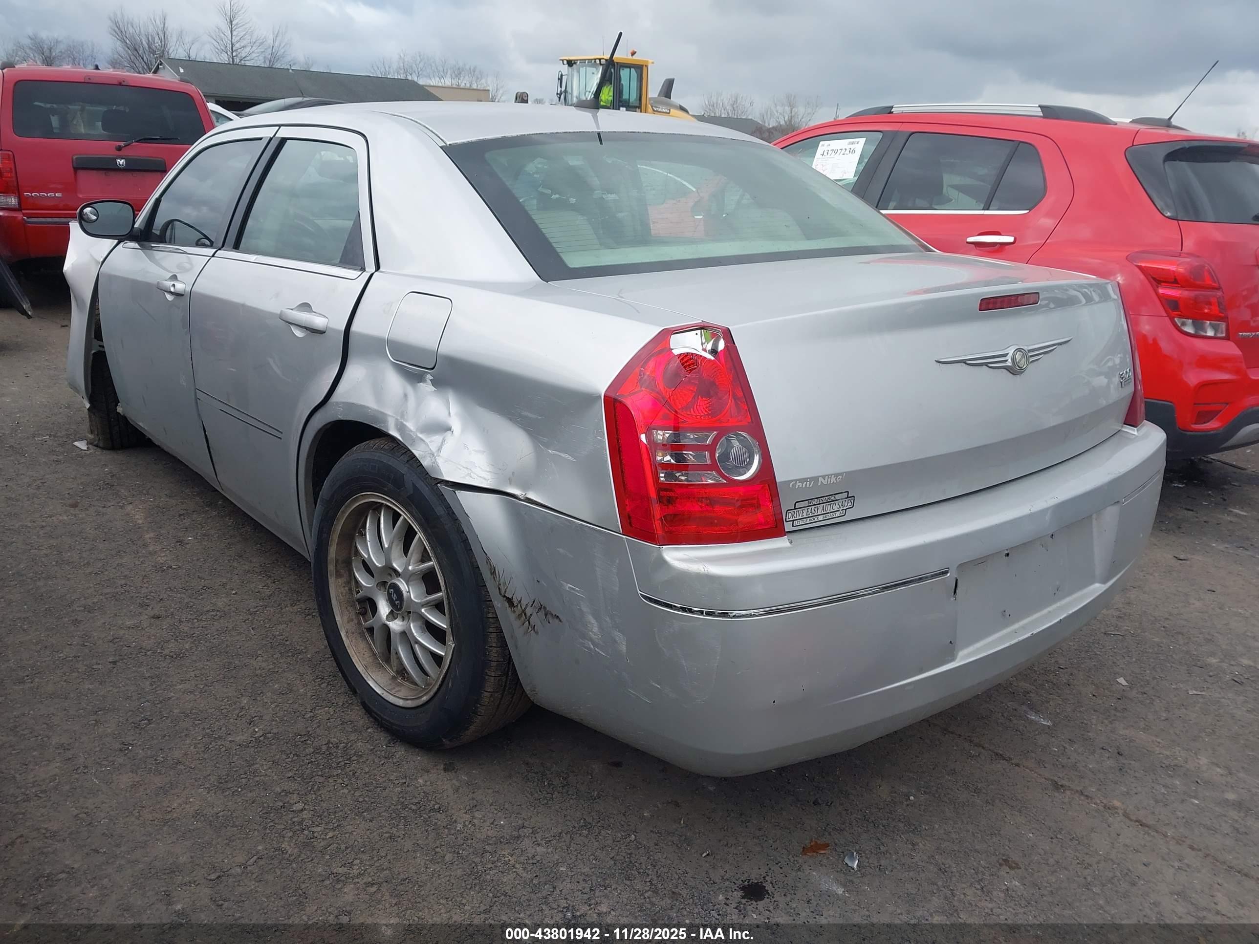 CHRYSLER 300 image 3