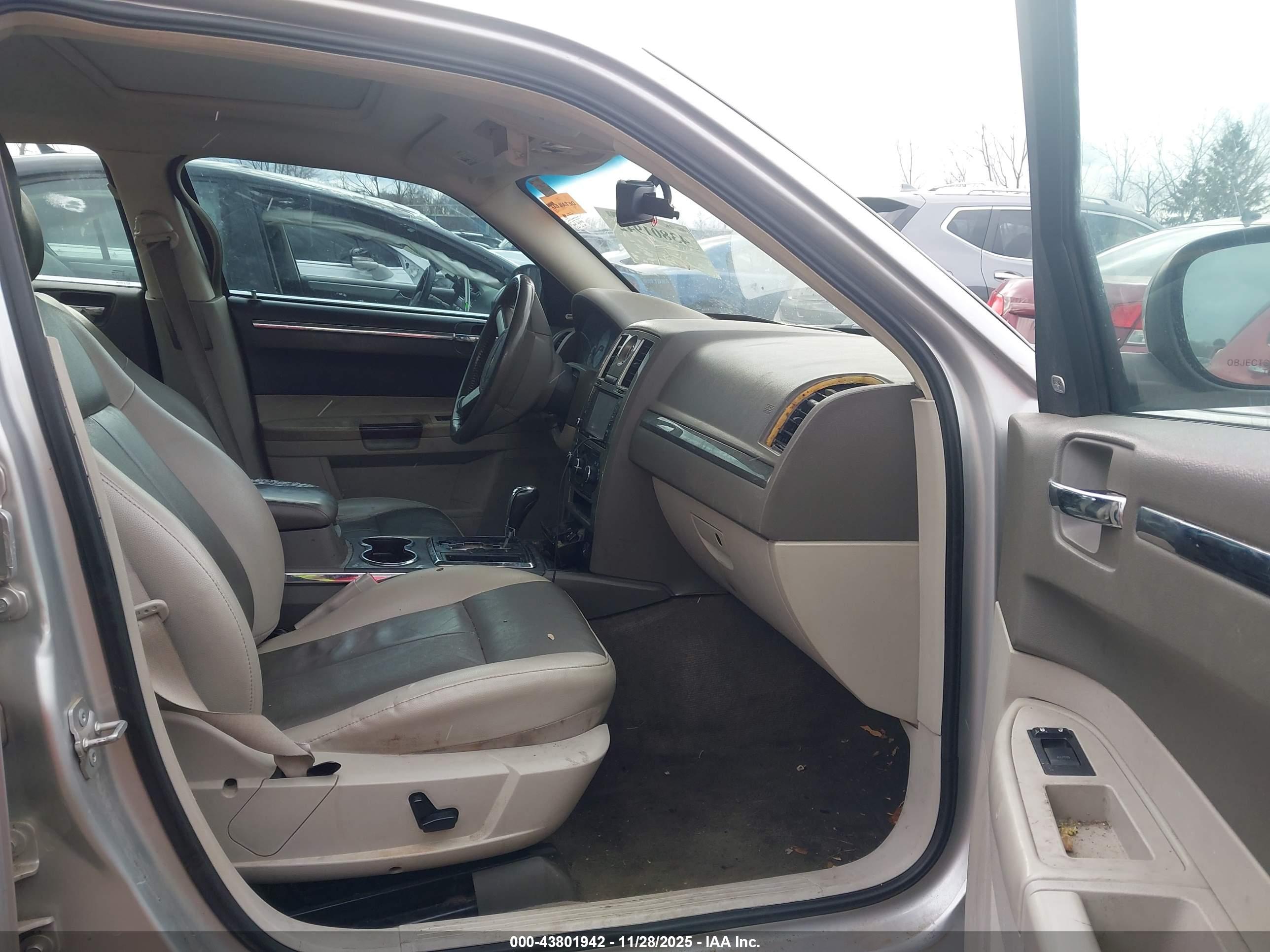 CHRYSLER 300 image 5
