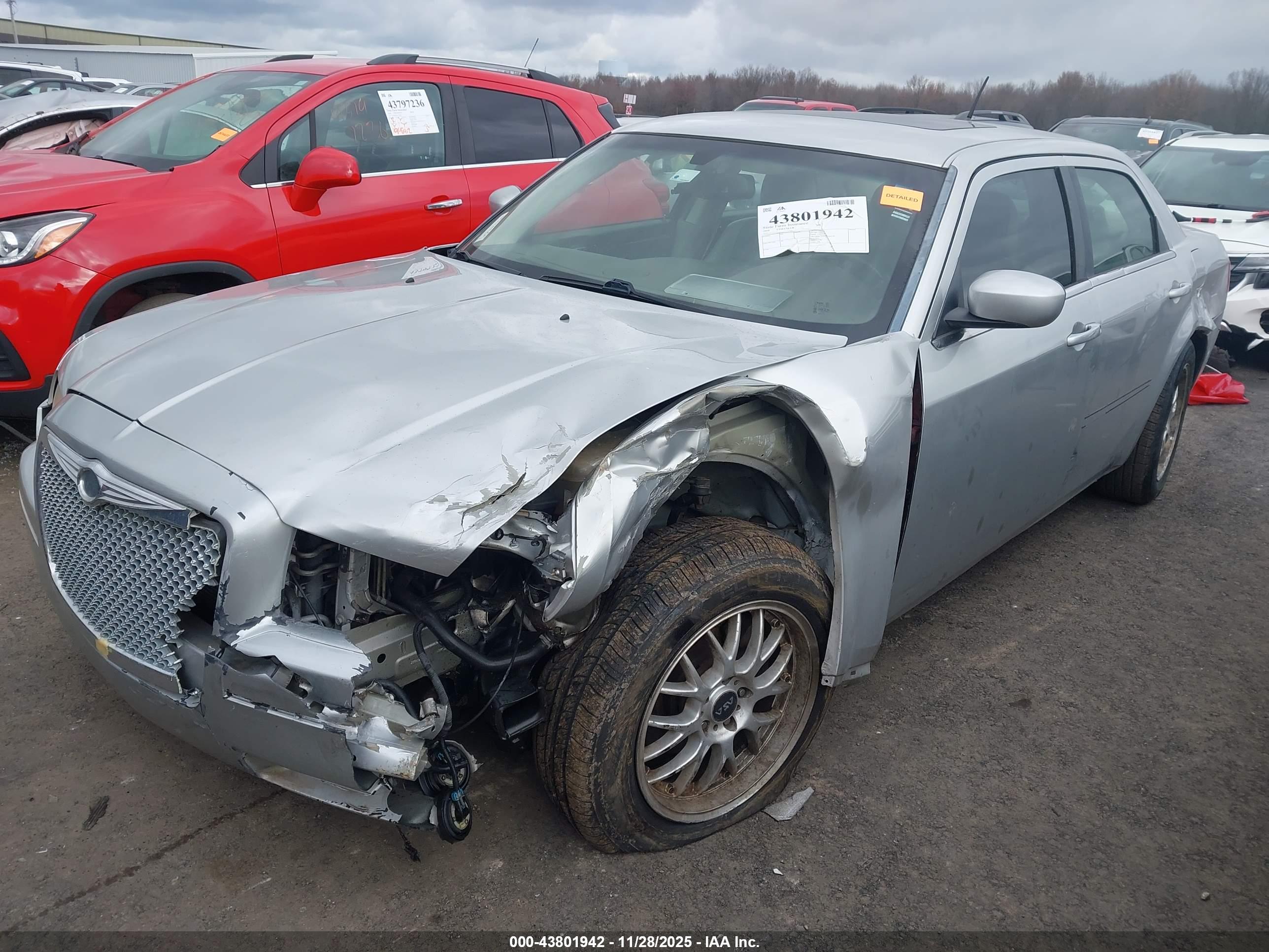 CHRYSLER 300 image 6