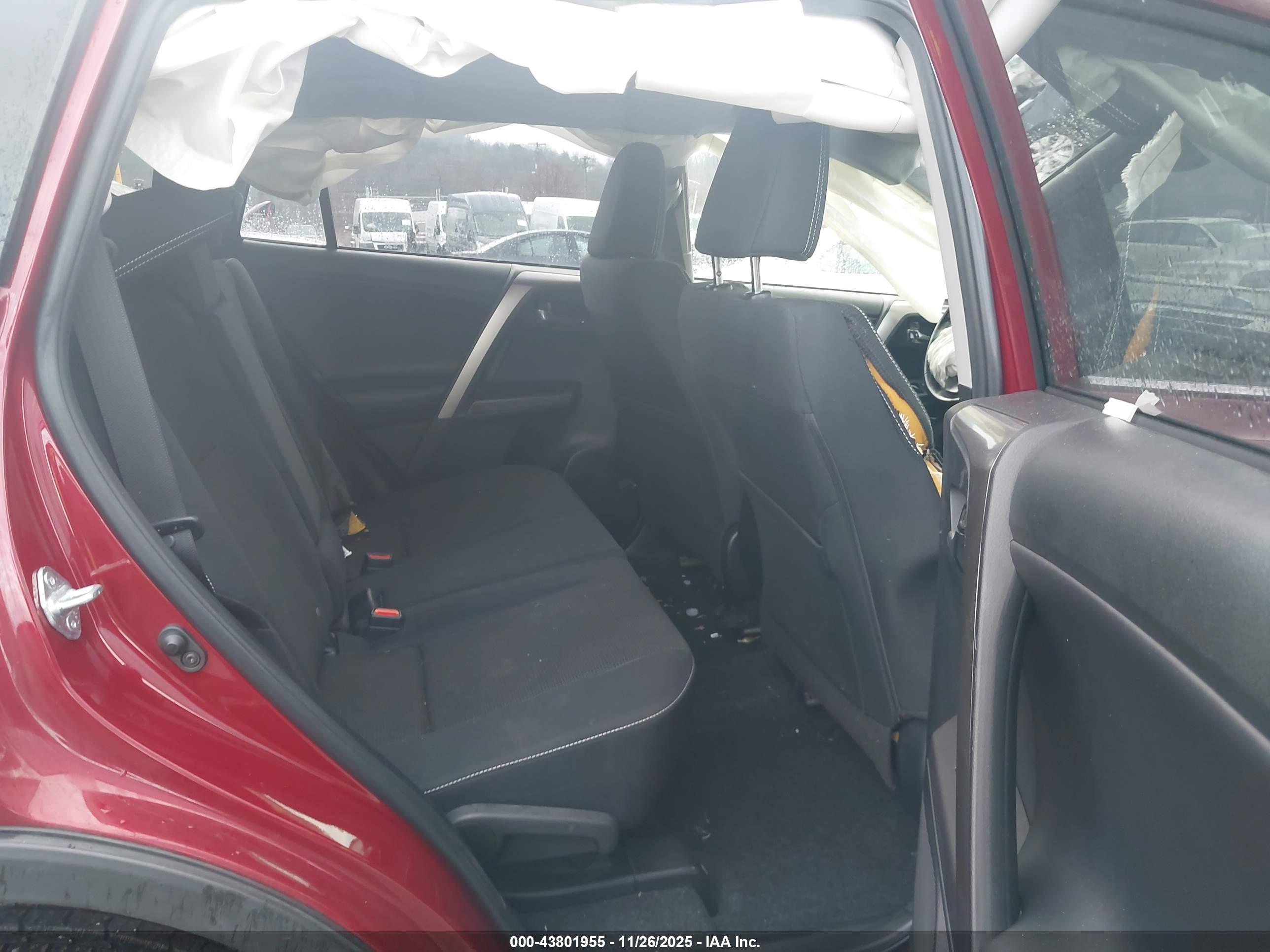 TOYOTA RAV4 image 8