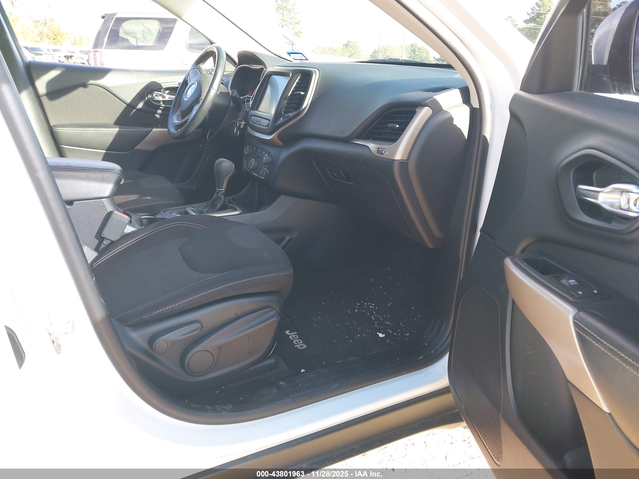 JEEP CHEROKEE image 5