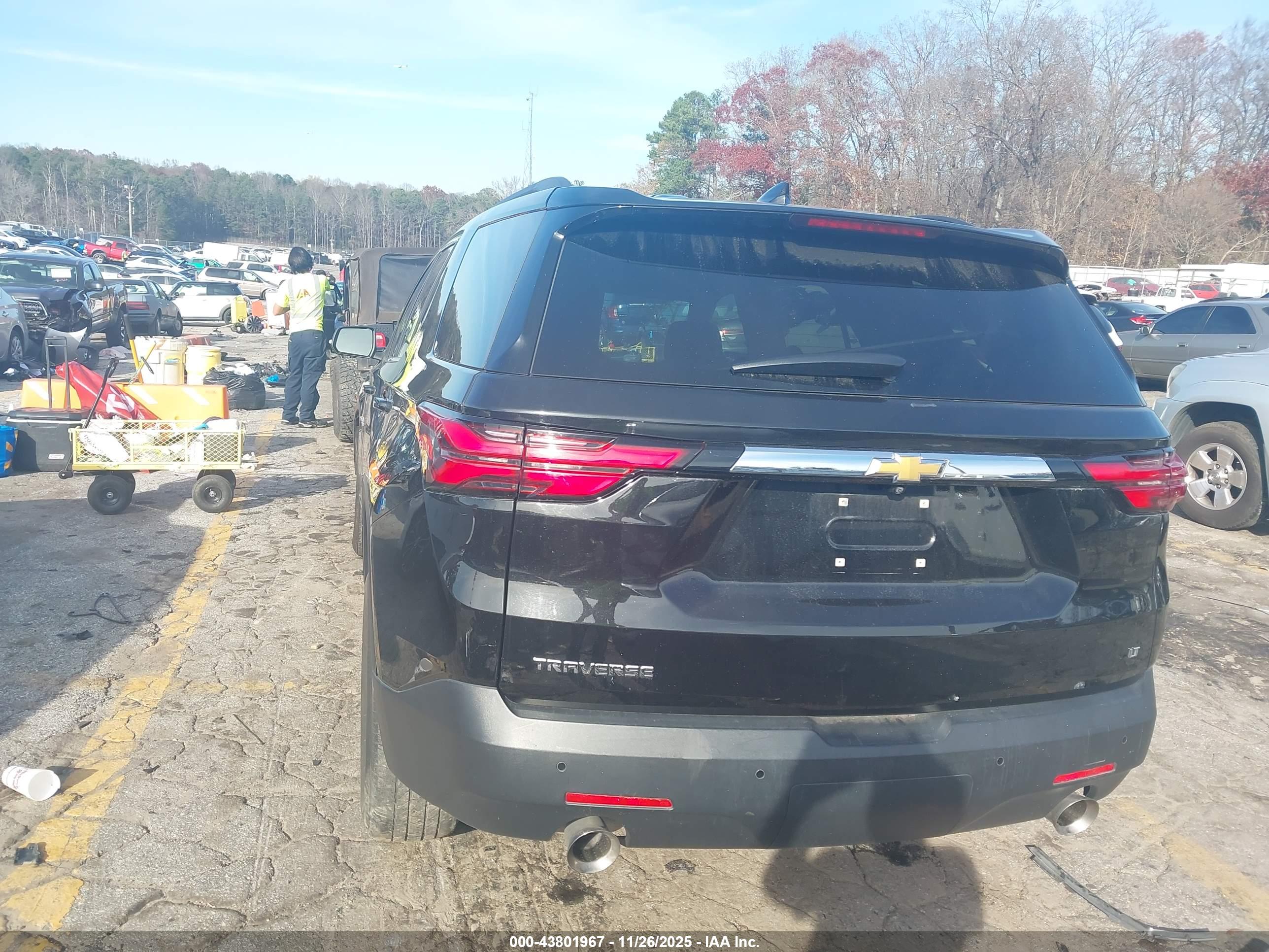 CHEVROLET TRAVERSE image 3