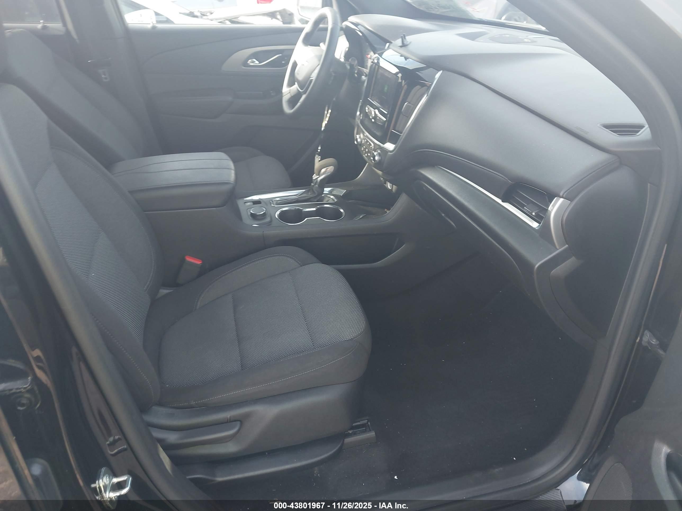 CHEVROLET TRAVERSE image 5