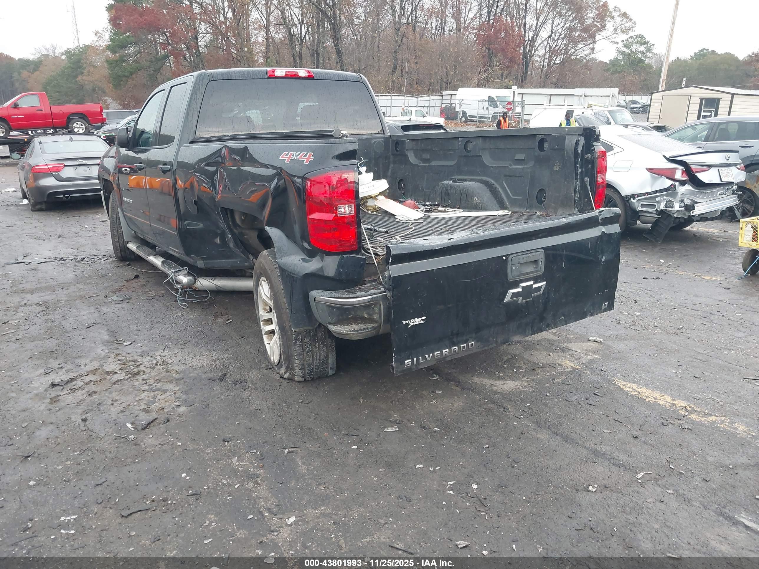 CHEVROLET SILVERADO image 3