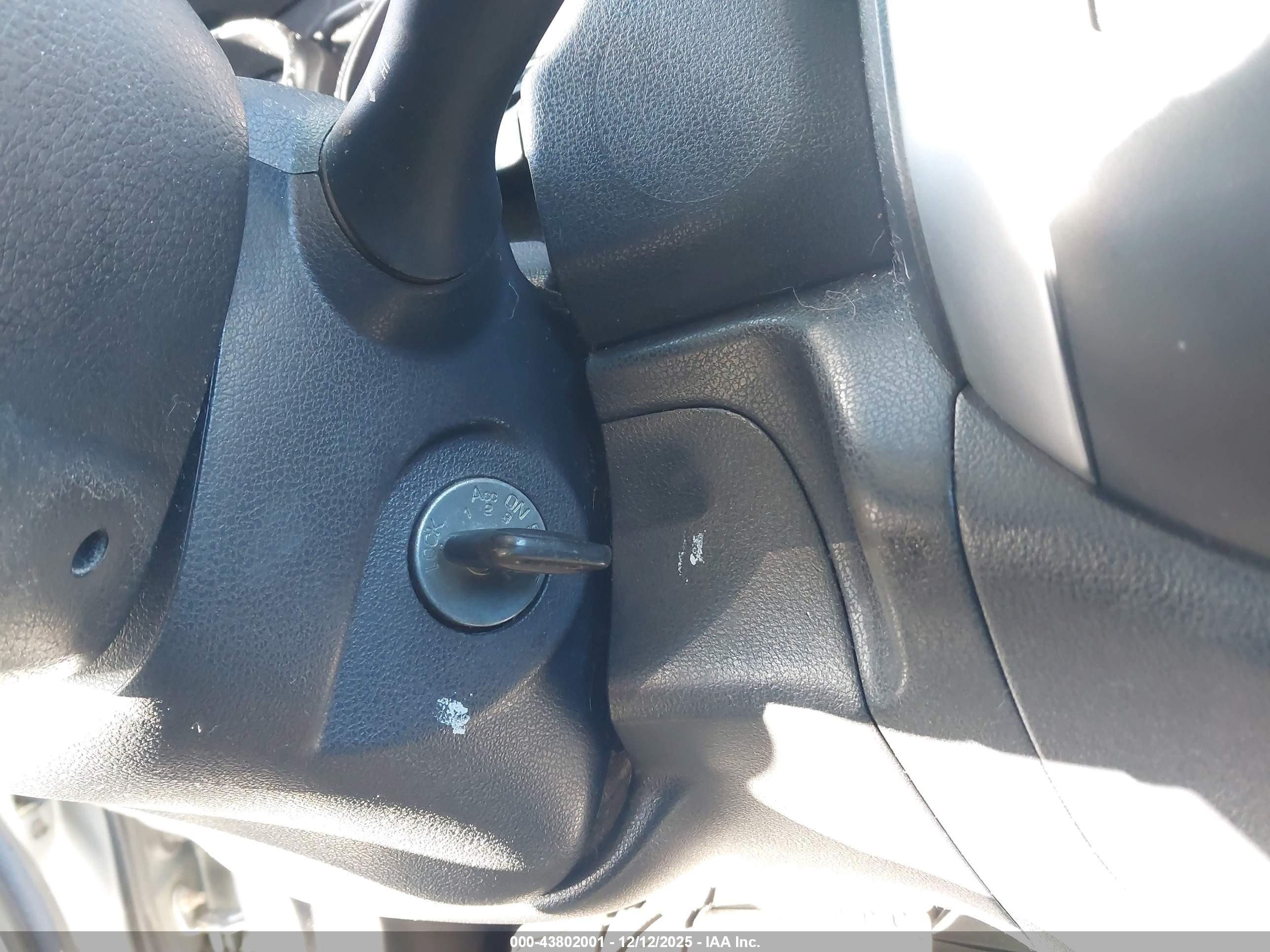 NISSAN VERSA image 11