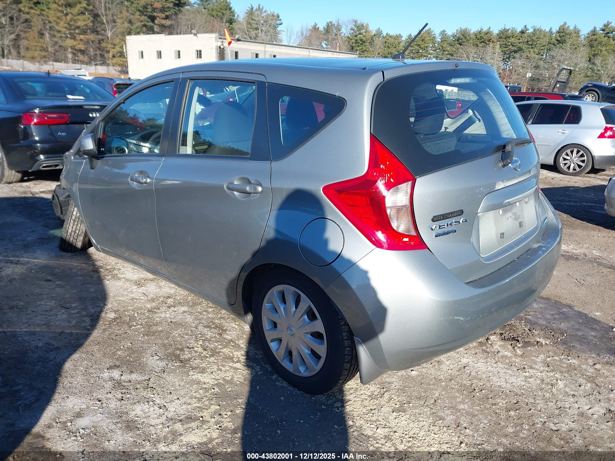 NISSAN VERSA image 3