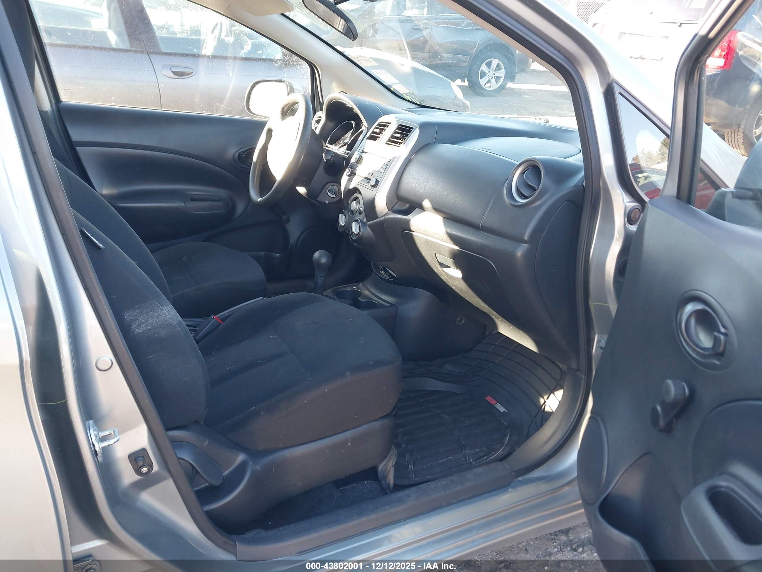 NISSAN VERSA image 5