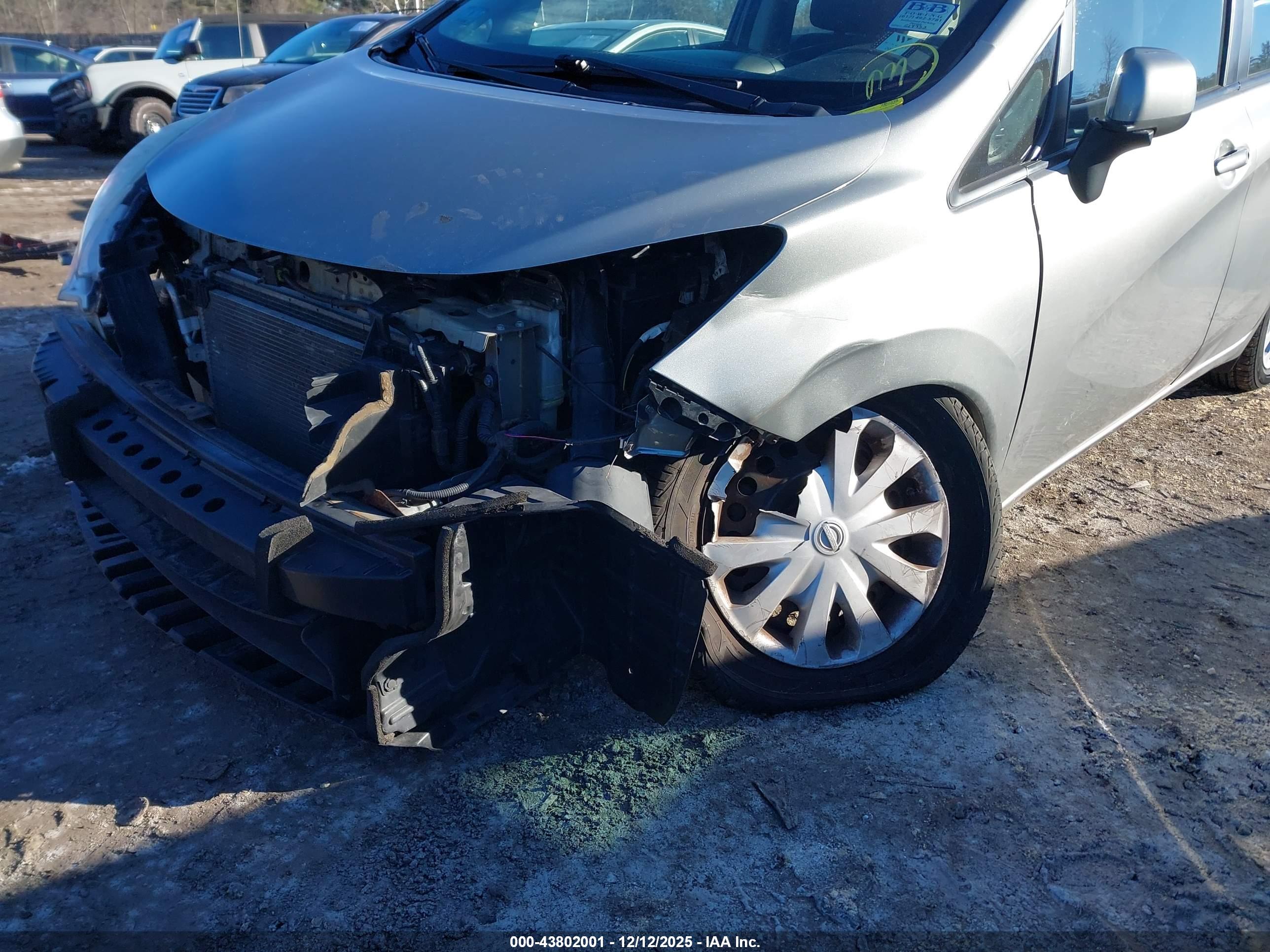 NISSAN VERSA image 6