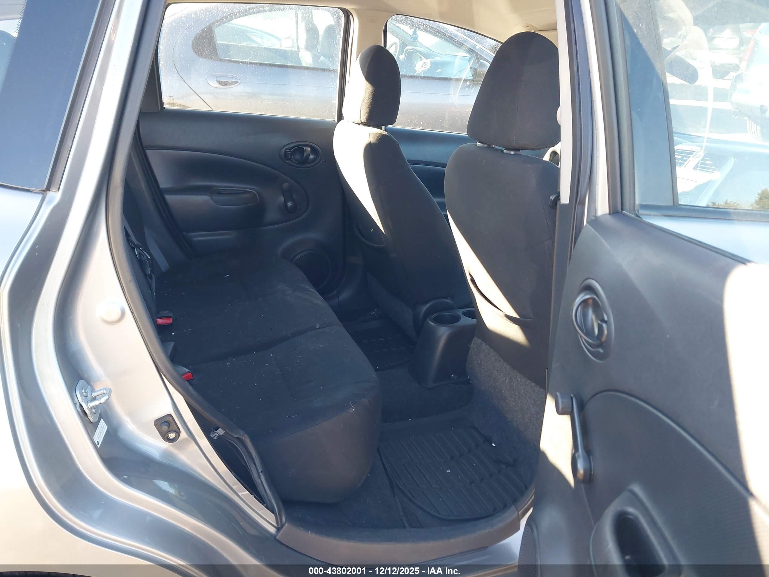 NISSAN VERSA image 8