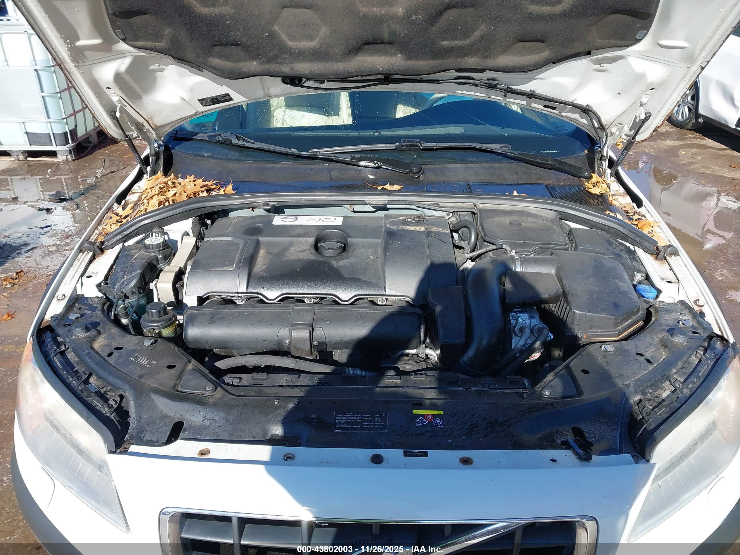 VOLVO XC70 image 10